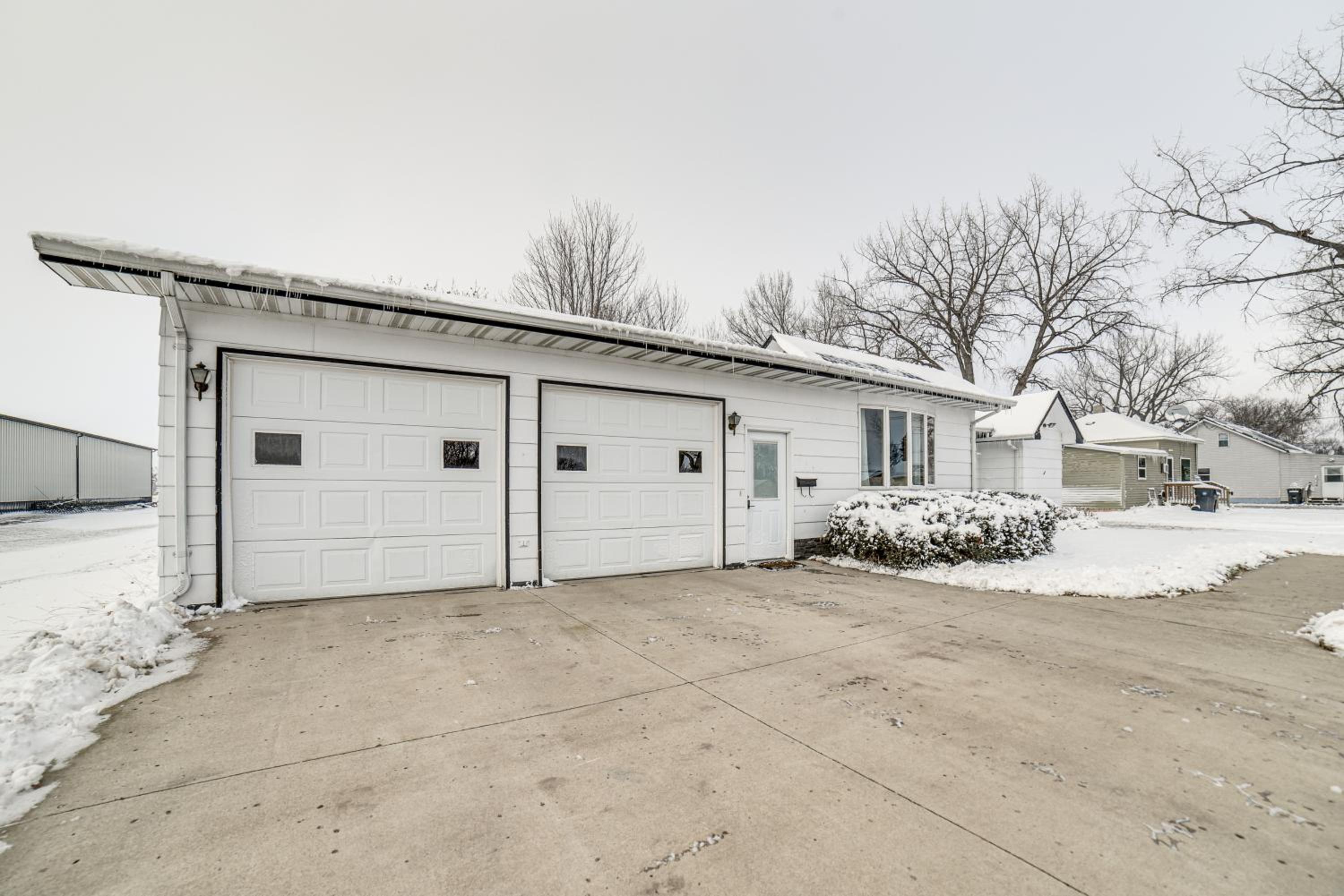 Spacious Retreat with Private Yard and Deck in Roscoe!
