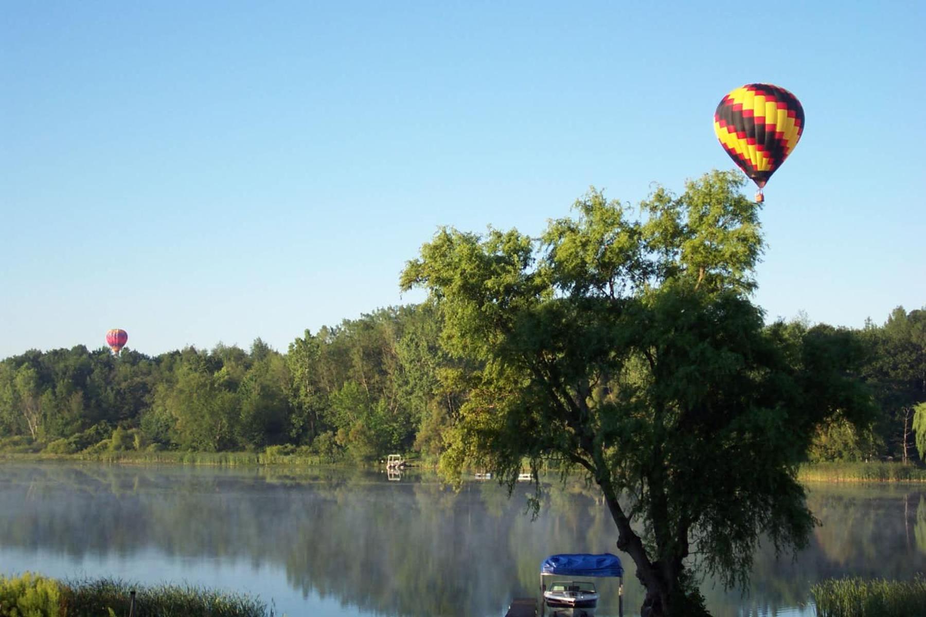 Lakefront Fishing With Hot Tub and Kayaks