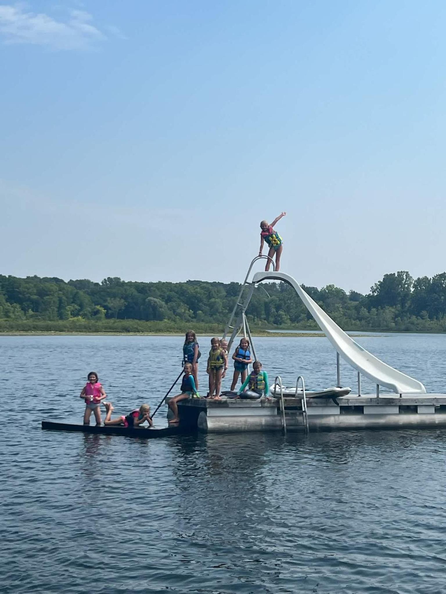Lakefront Fishing With Hot Tub and Kayaks