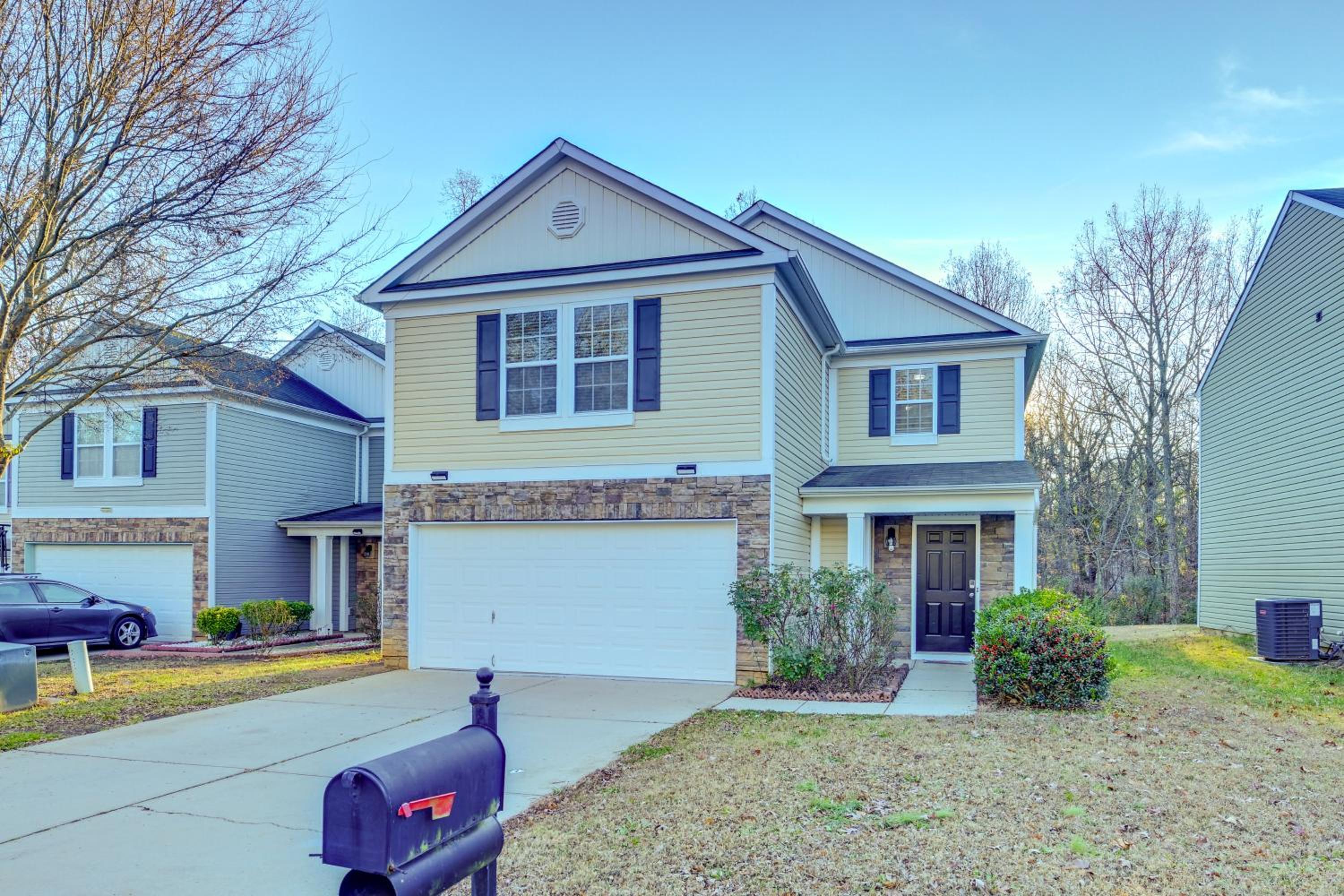 Pet-Friendly Home Just Outside Downtown Charlotte!