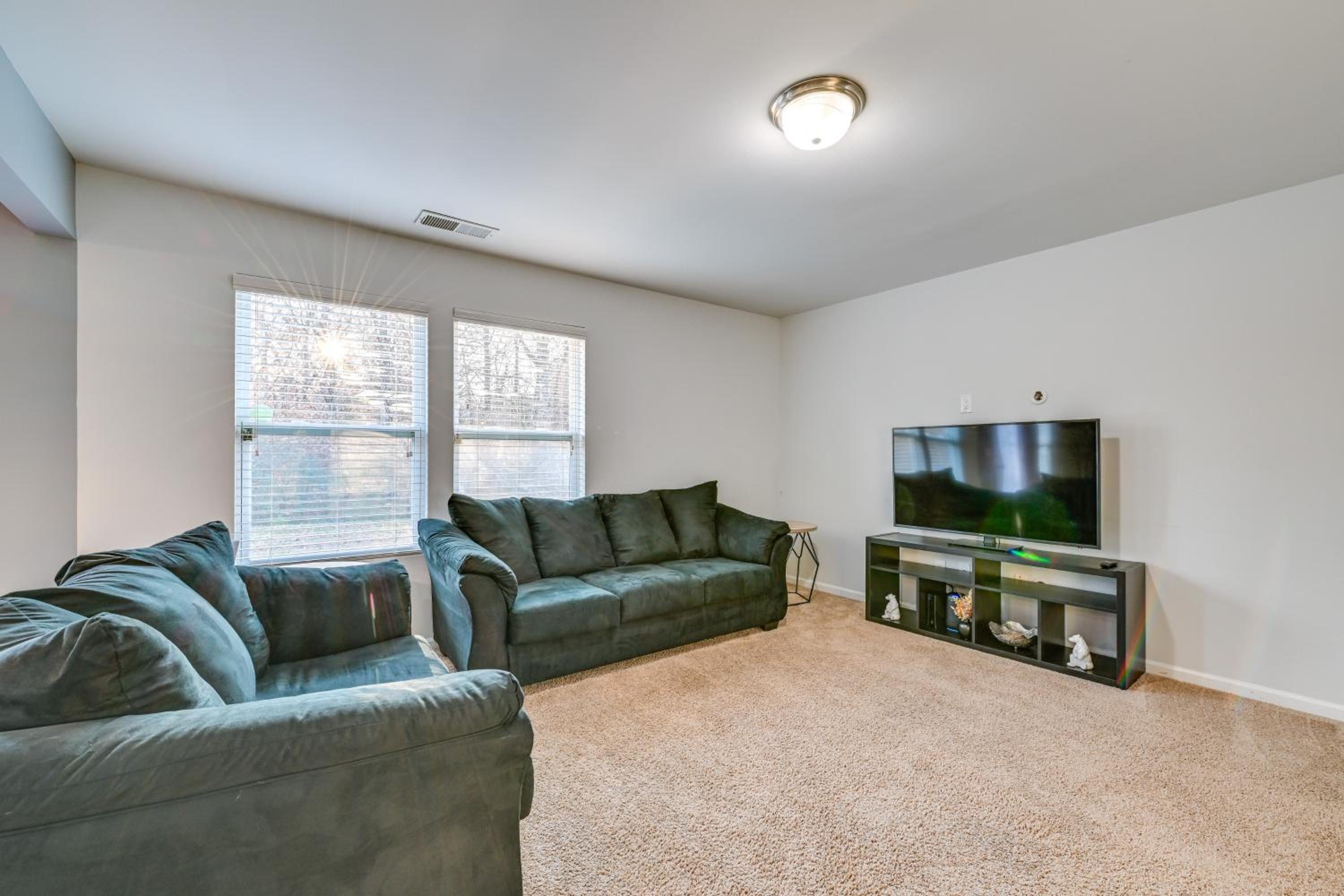 Pet-Friendly Home Just Outside Downtown Charlotte!