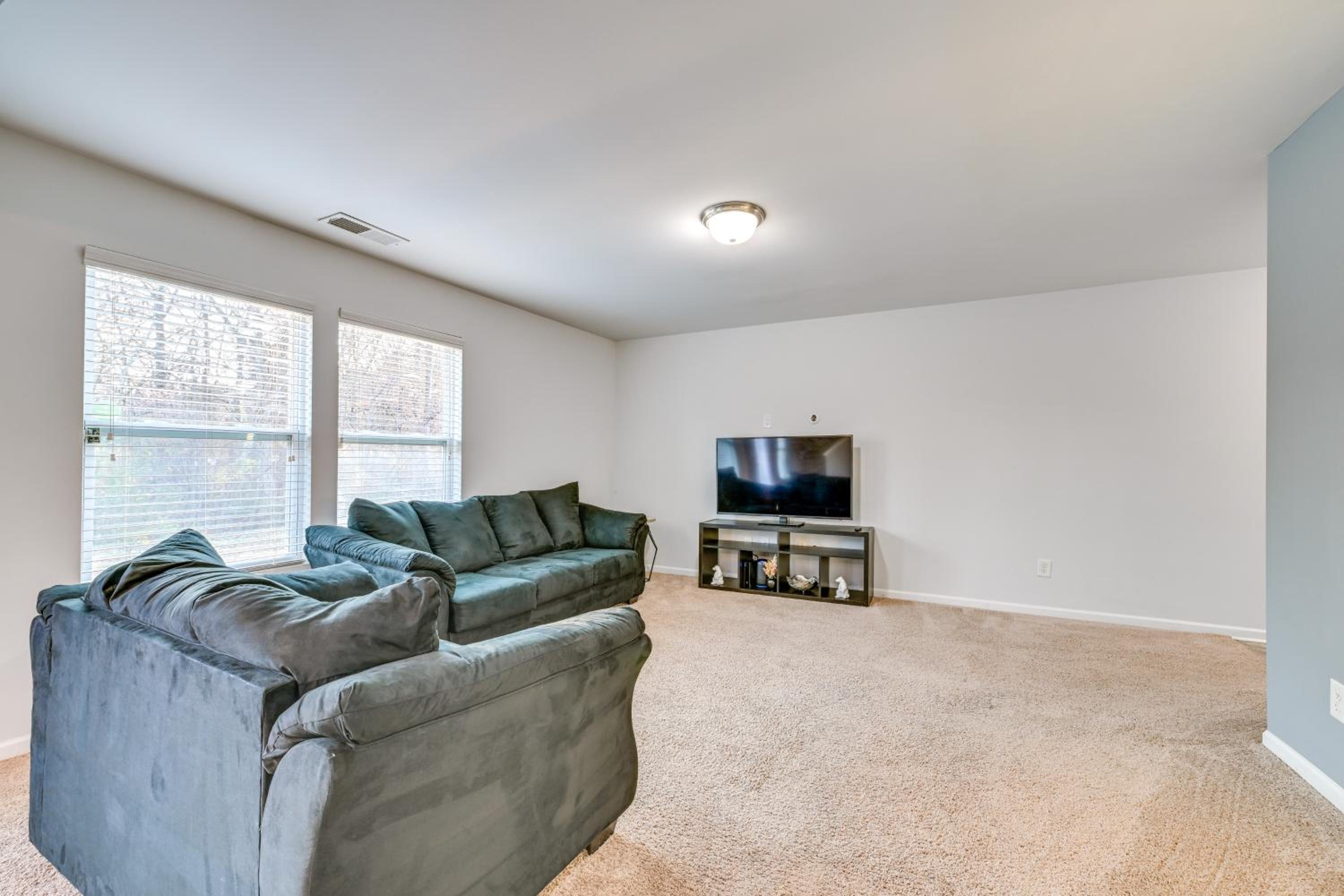 Pet-Friendly Home Just Outside Downtown Charlotte!