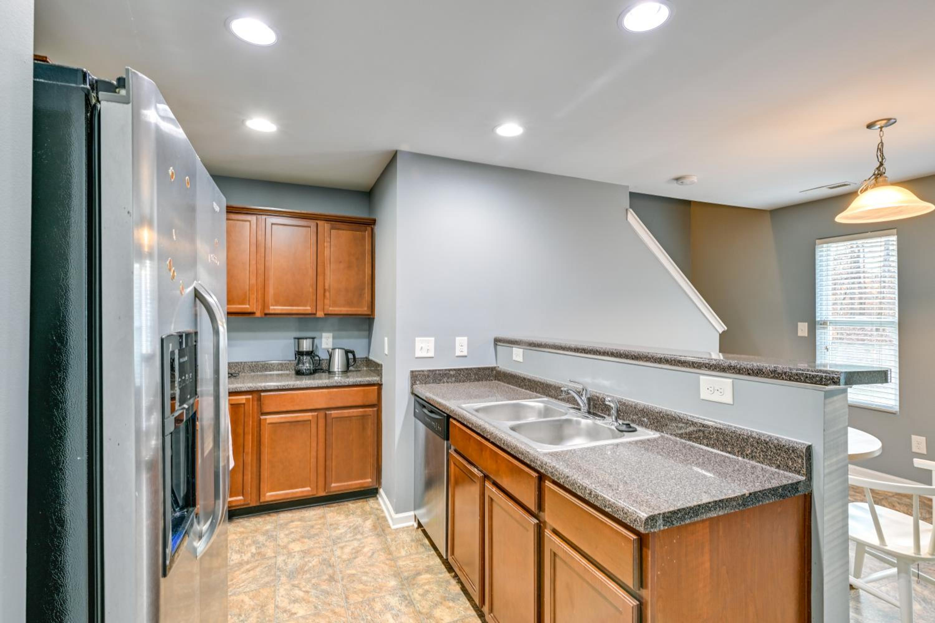 Pet-Friendly Home Just Outside Downtown Charlotte!