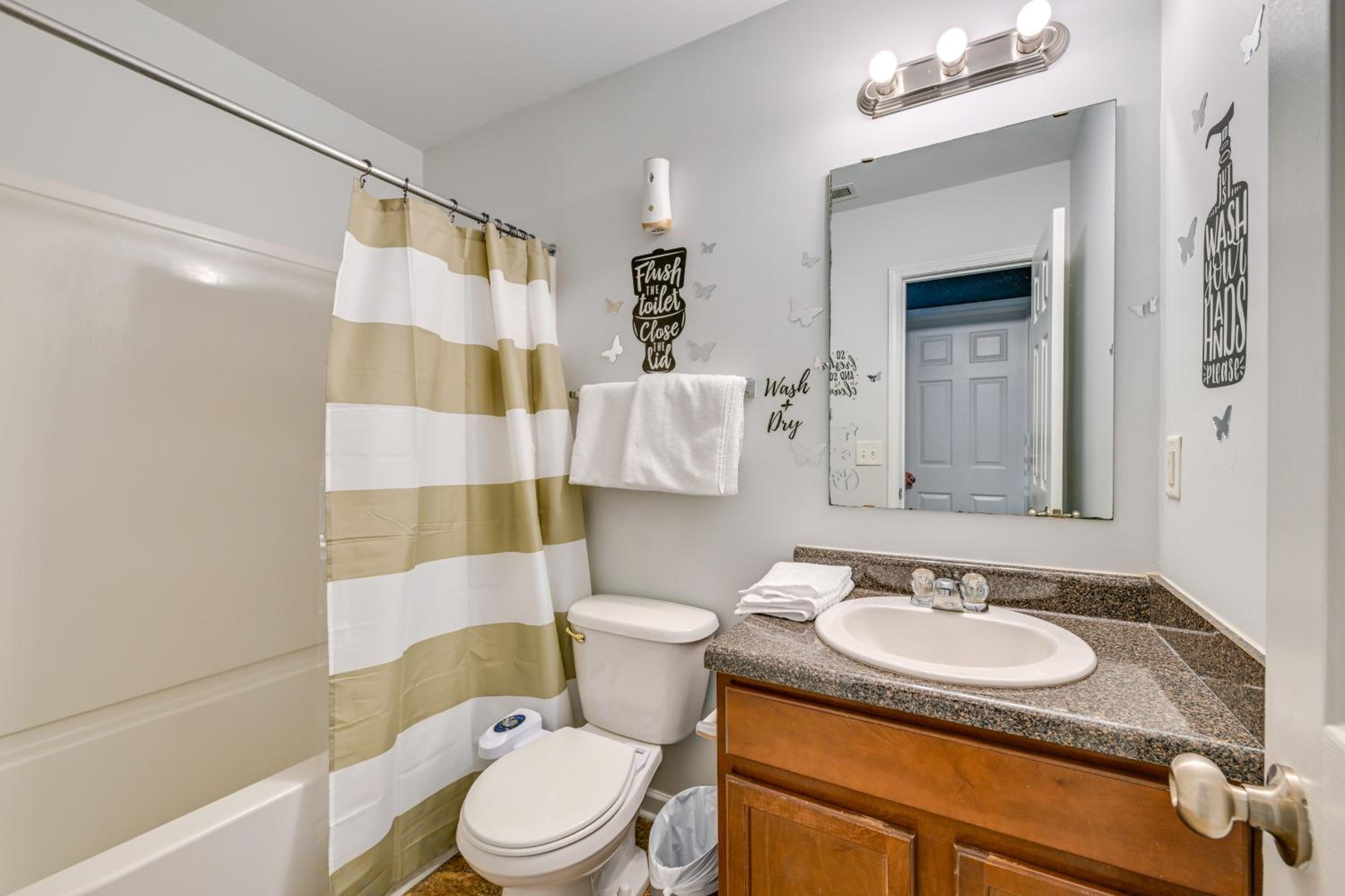 Pet-Friendly Home Just Outside Downtown Charlotte!
