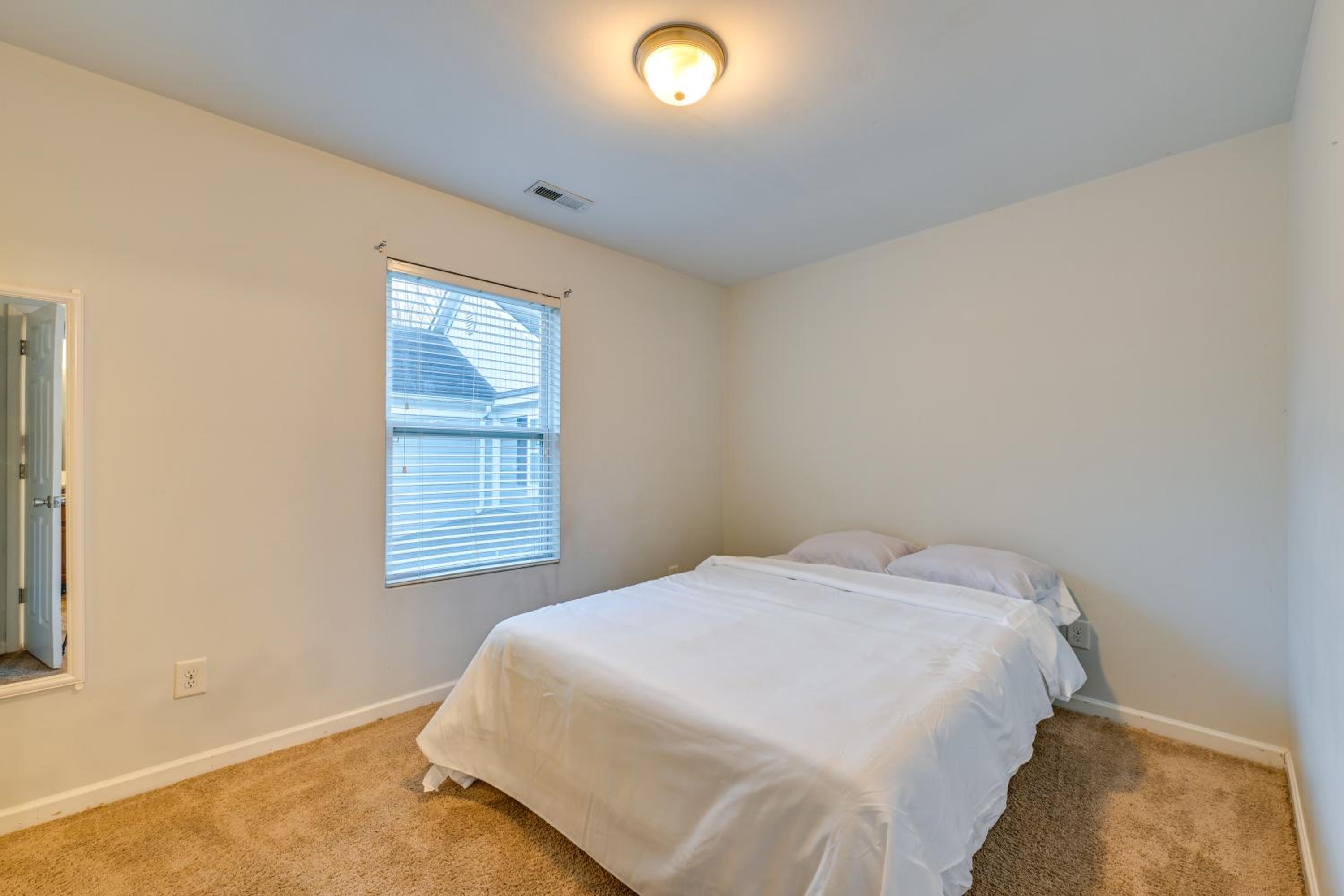 Pet-Friendly Home Just Outside Downtown Charlotte!