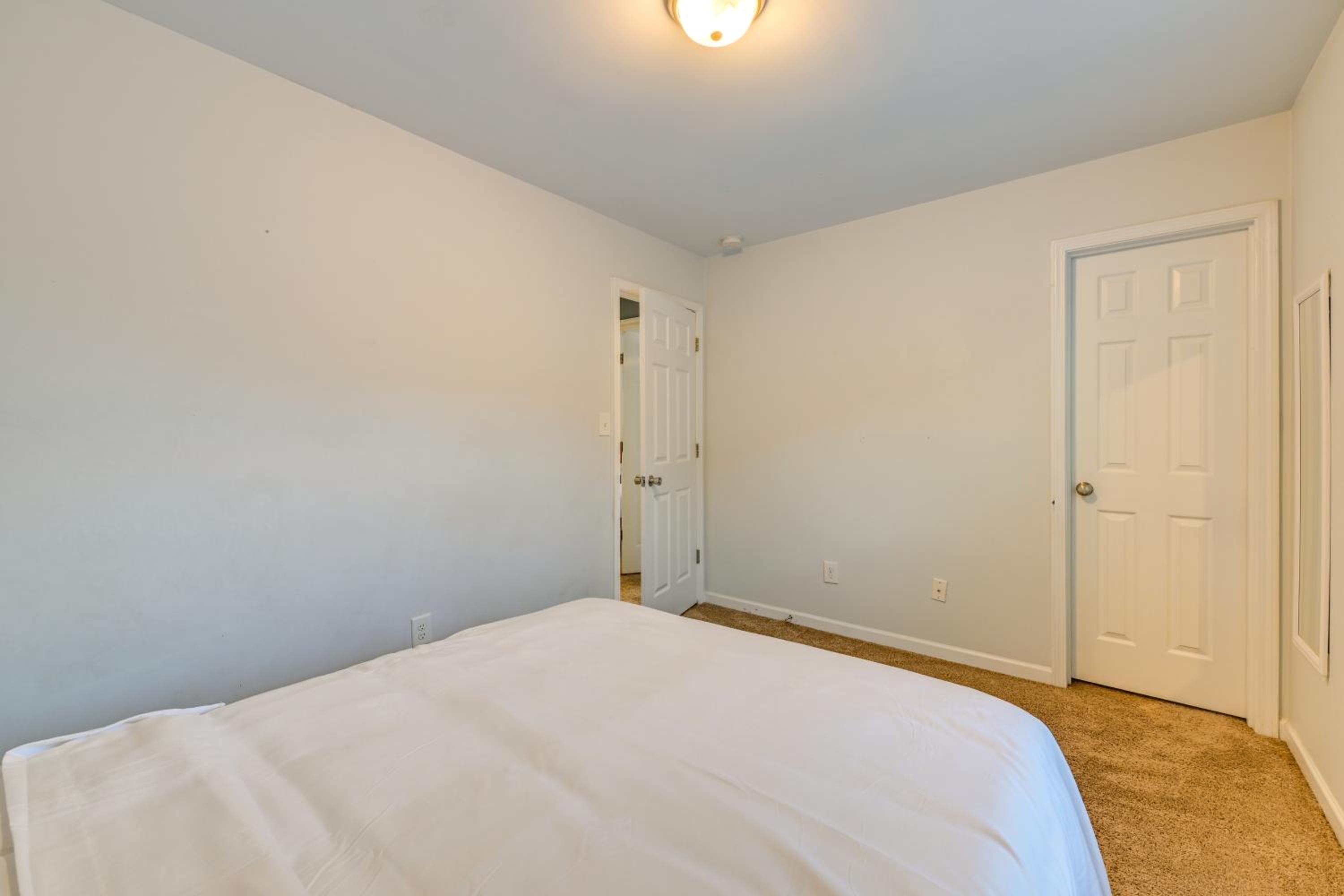 Pet-Friendly Home Just Outside Downtown Charlotte!
