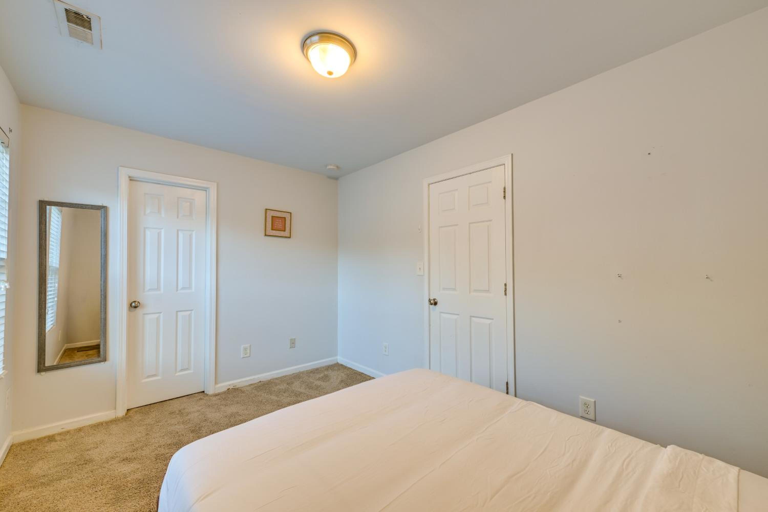 Pet-Friendly Home Just Outside Downtown Charlotte!