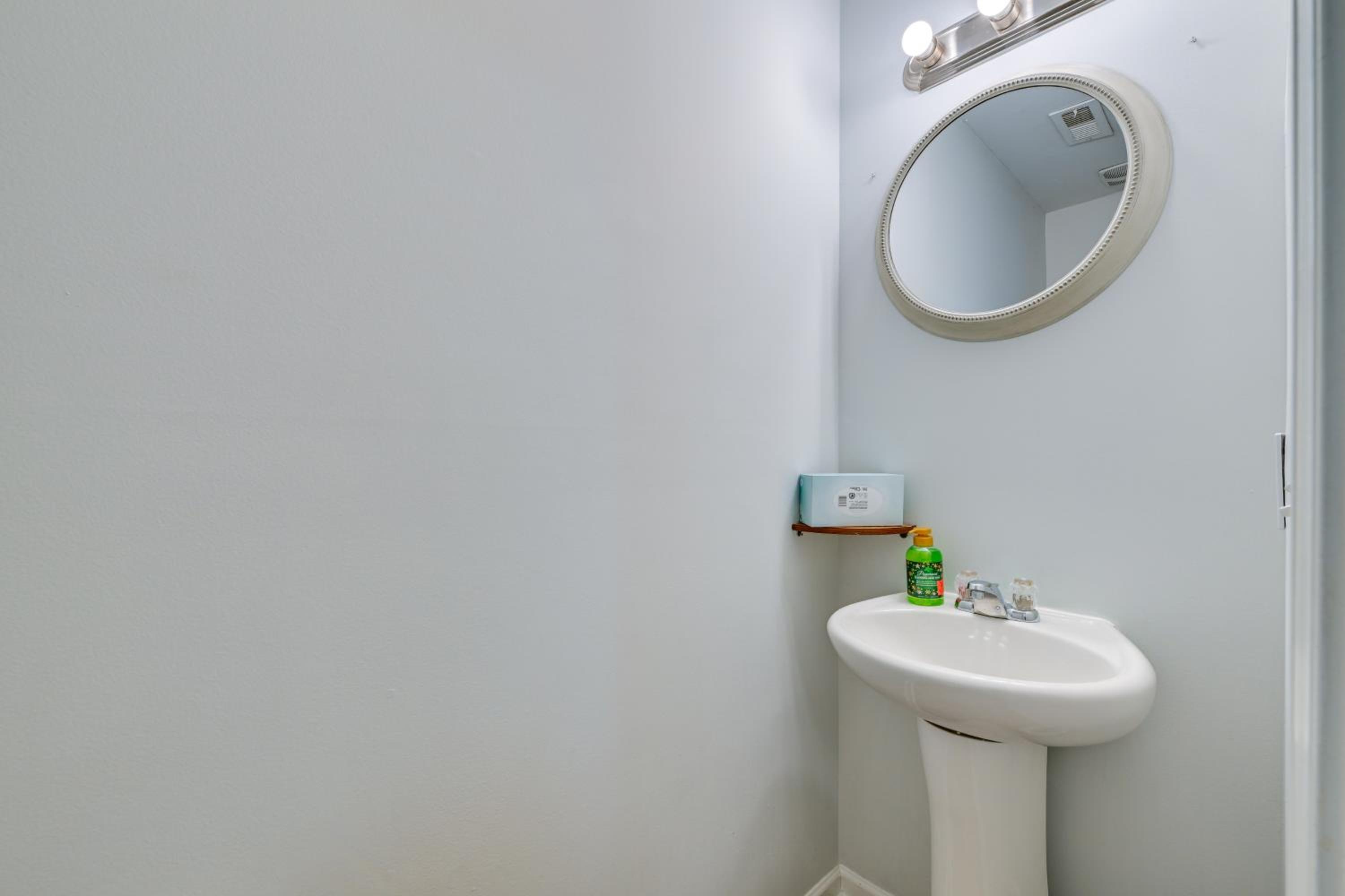 Pet-Friendly Home Just Outside Downtown Charlotte!