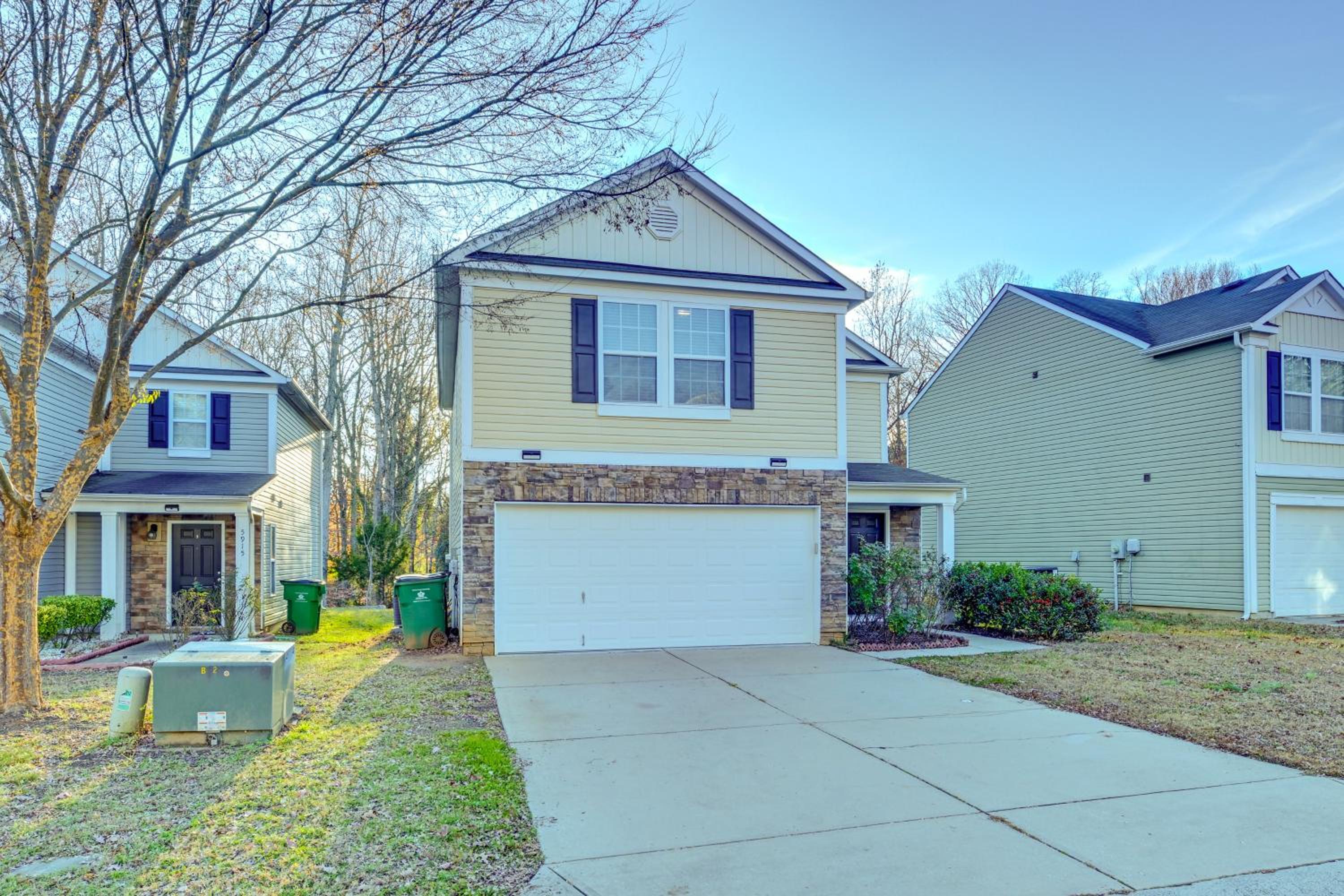 Pet-Friendly Home Just Outside Downtown Charlotte!