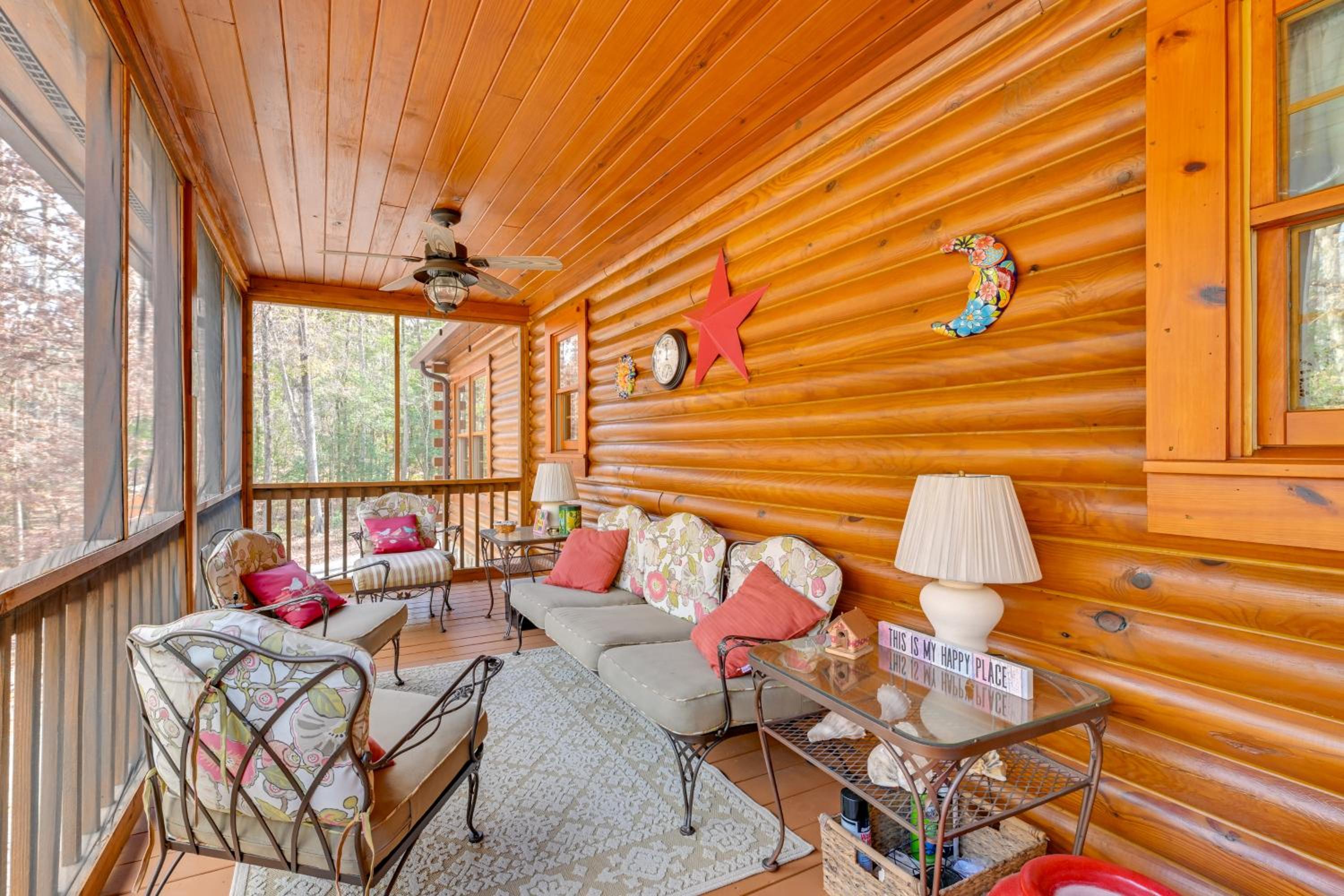 1 Mi to Lake Tillery Outdoor Retreat with Hot Tub!