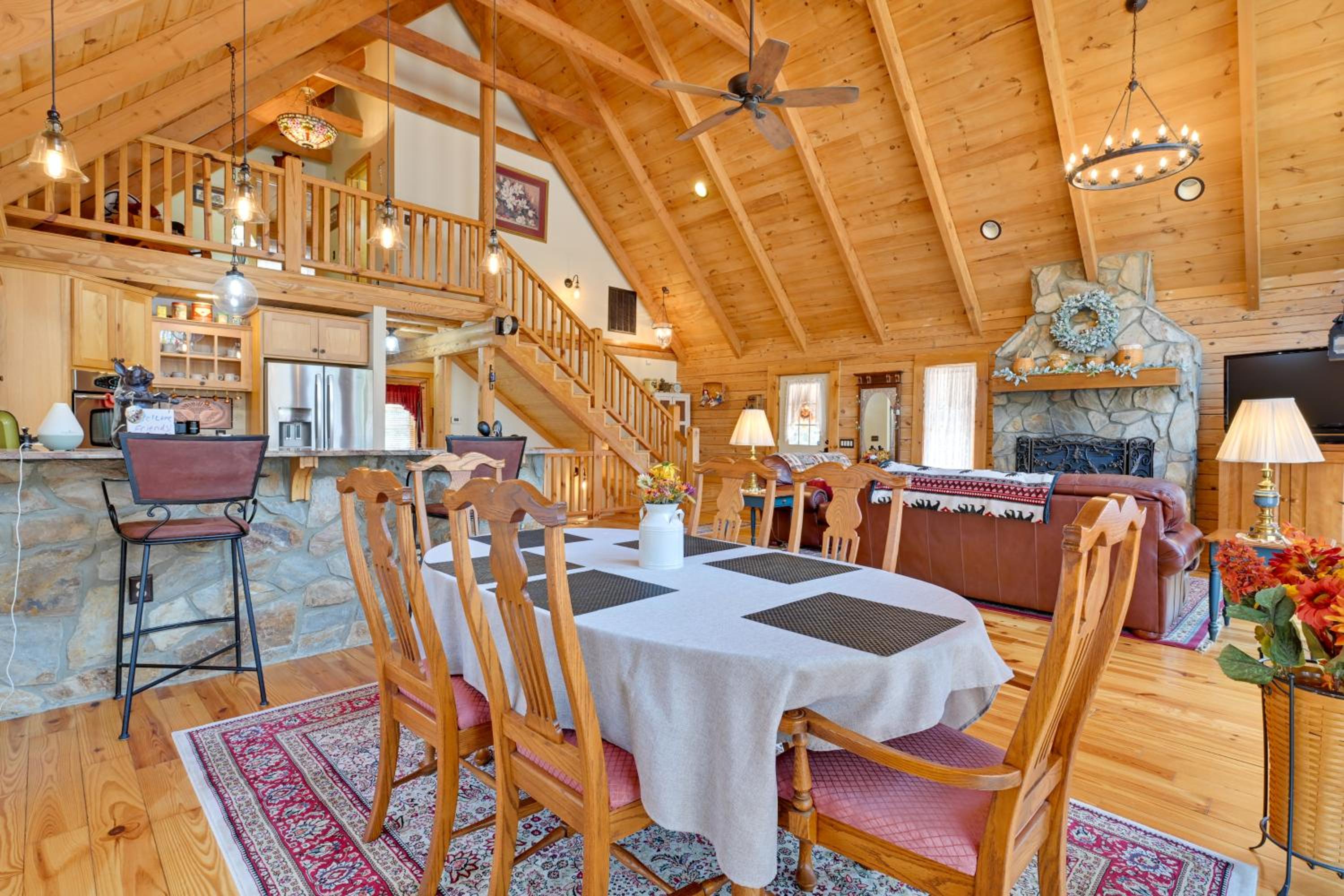 1 Mi to Lake Tillery Outdoor Retreat with Hot Tub!