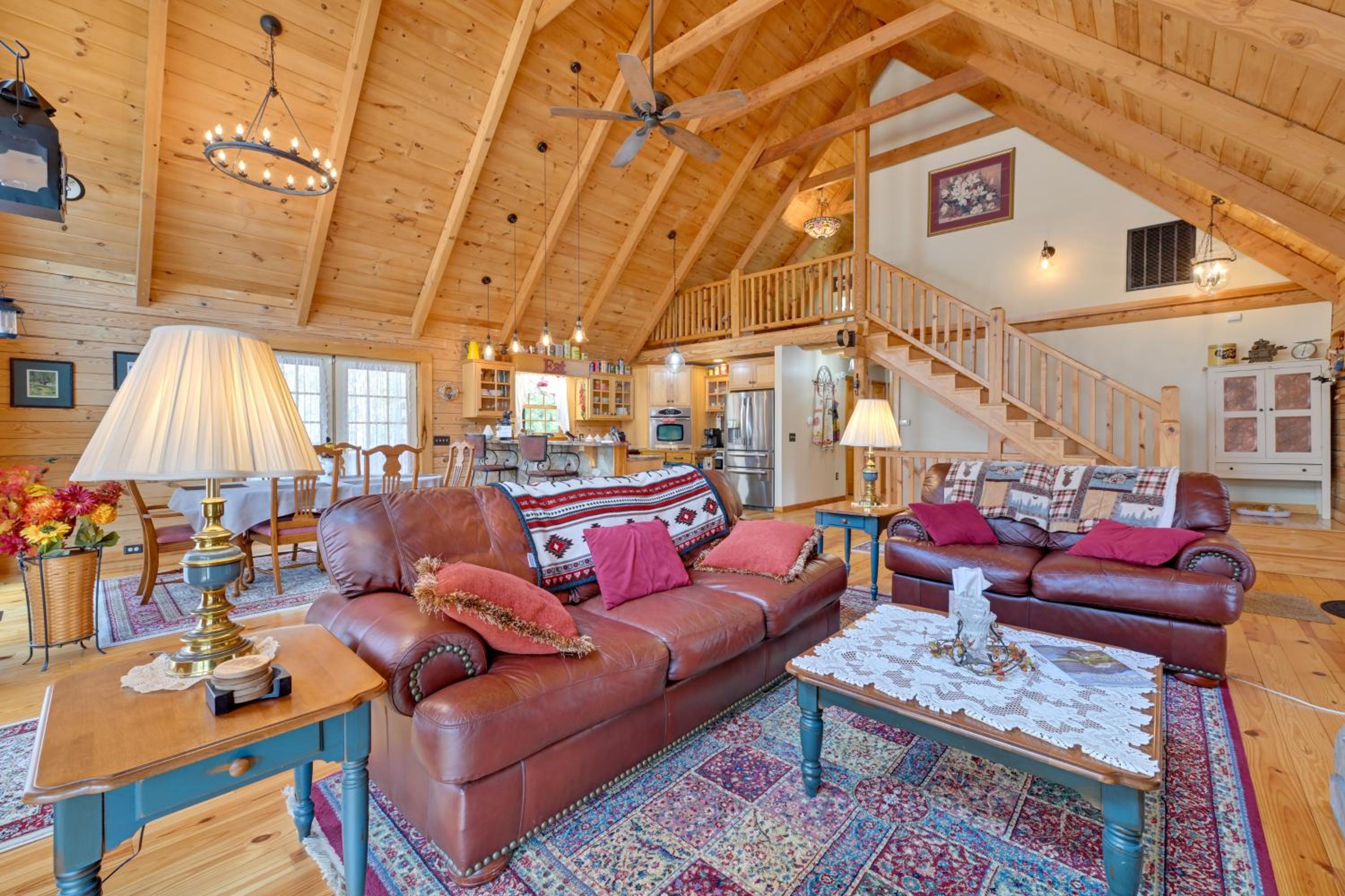 1 Mi to Lake Tillery Outdoor Retreat with Hot Tub!
