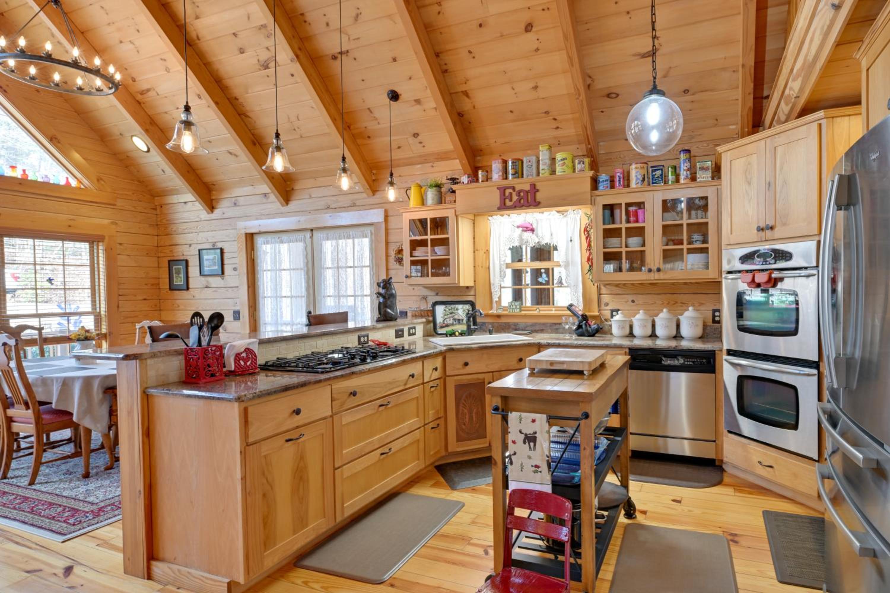 1 Mi to Lake Tillery Outdoor Retreat with Hot Tub!