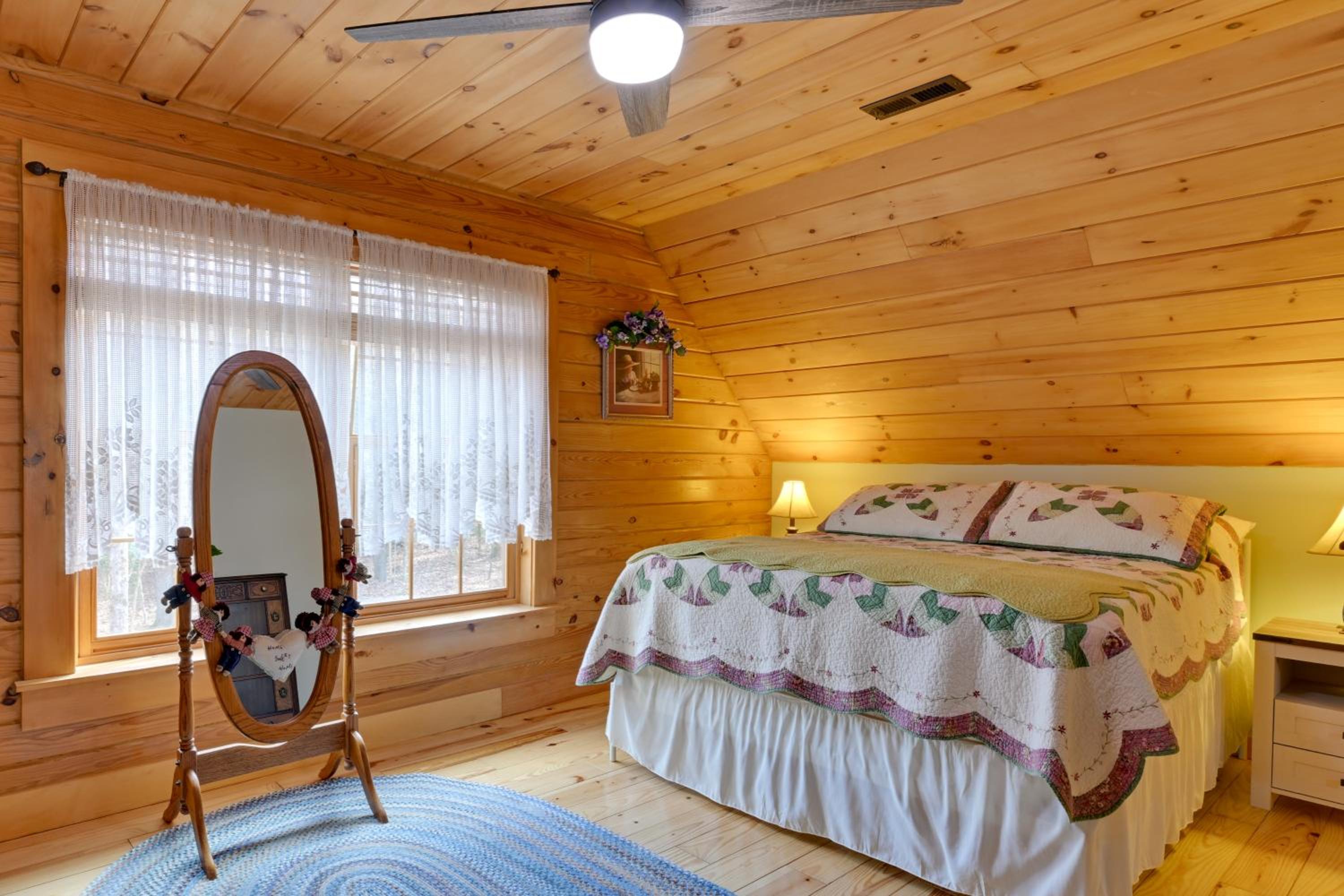 1 Mi to Lake Tillery Outdoor Retreat with Hot Tub!