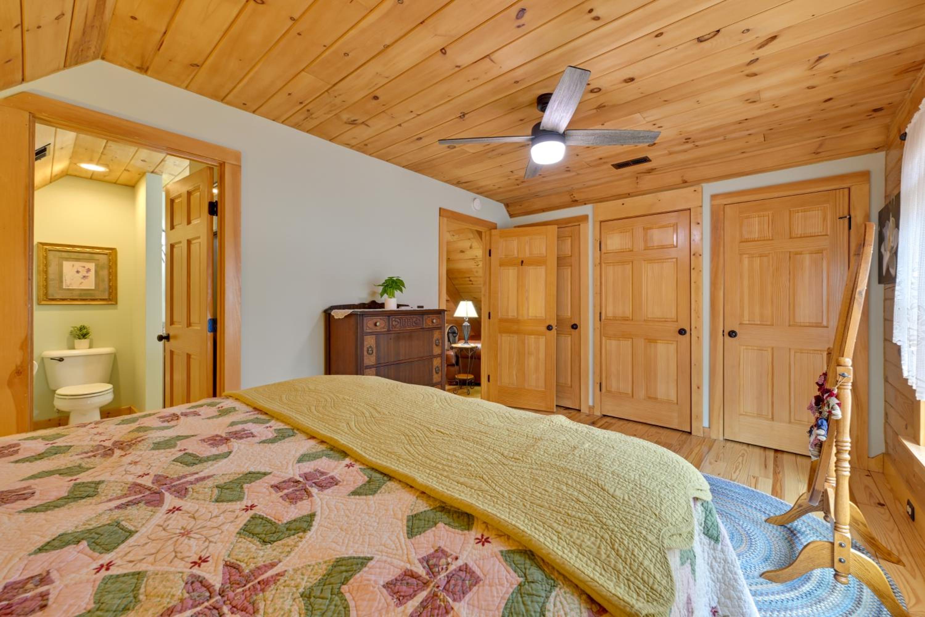 1 Mi to Lake Tillery Outdoor Retreat with Hot Tub!