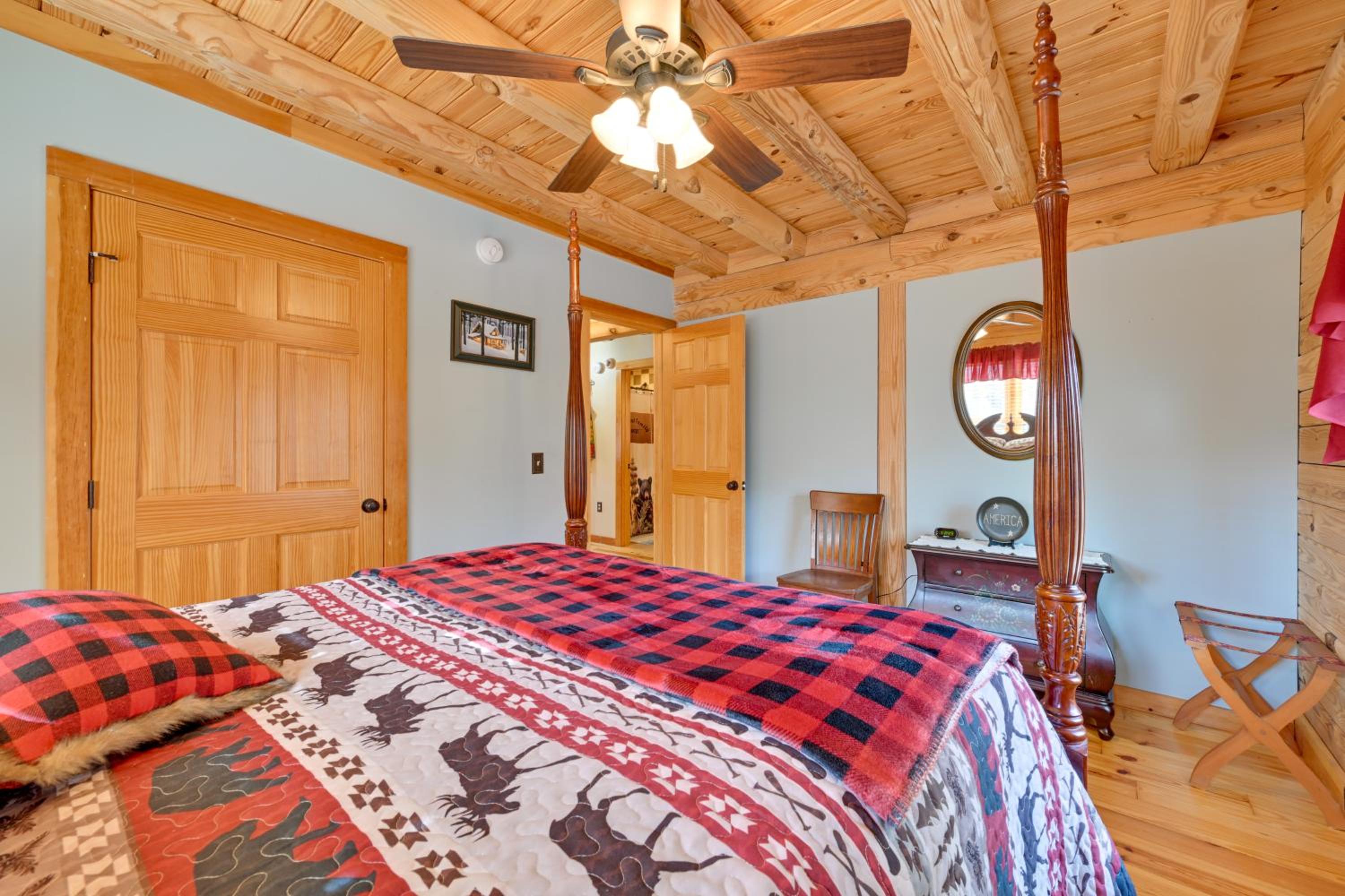 1 Mi to Lake Tillery Outdoor Retreat with Hot Tub!