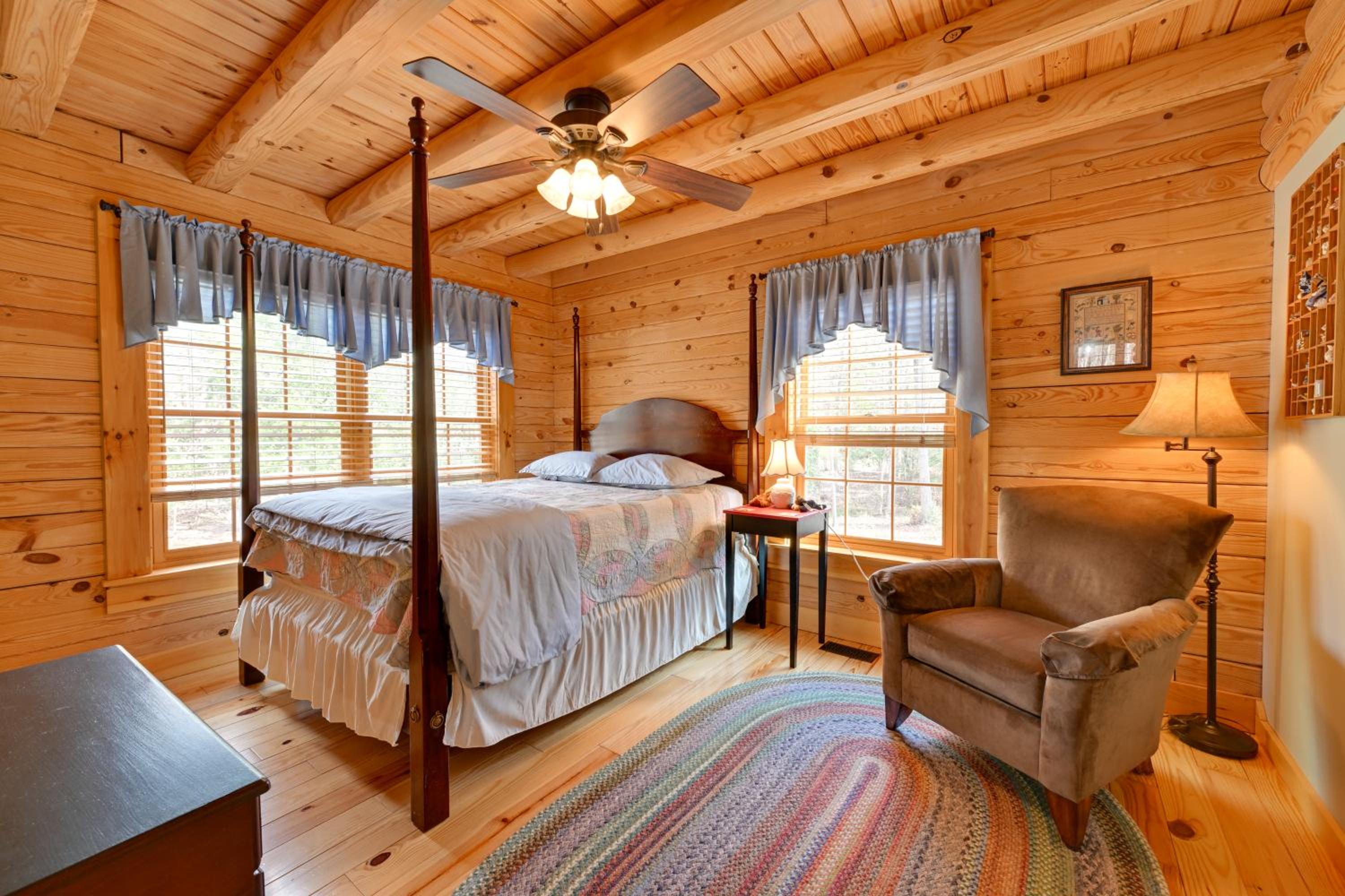1 Mi to Lake Tillery Outdoor Retreat with Hot Tub!