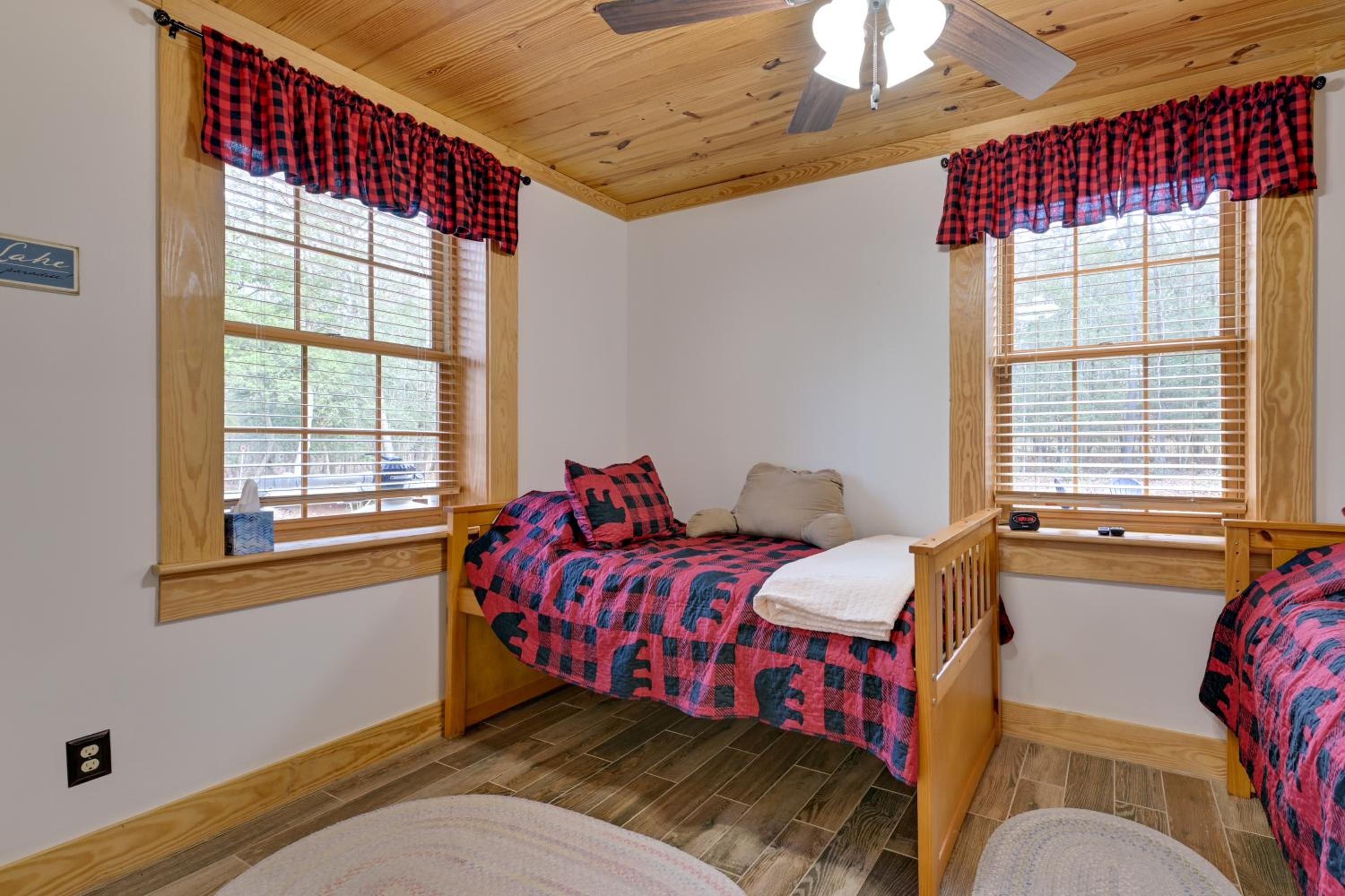 1 Mi to Lake Tillery Outdoor Retreat with Hot Tub!
