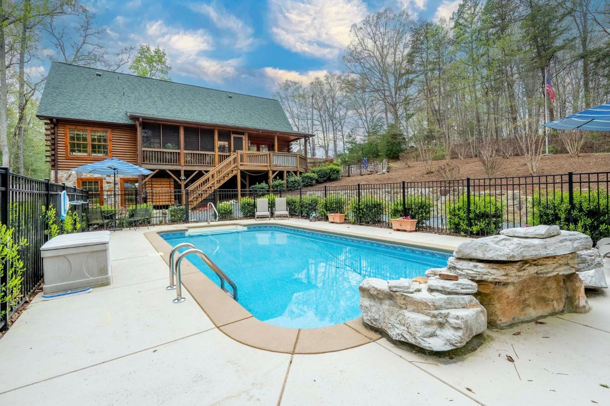 1 Mi to Lake Tillery Outdoor Retreat with Hot Tub!