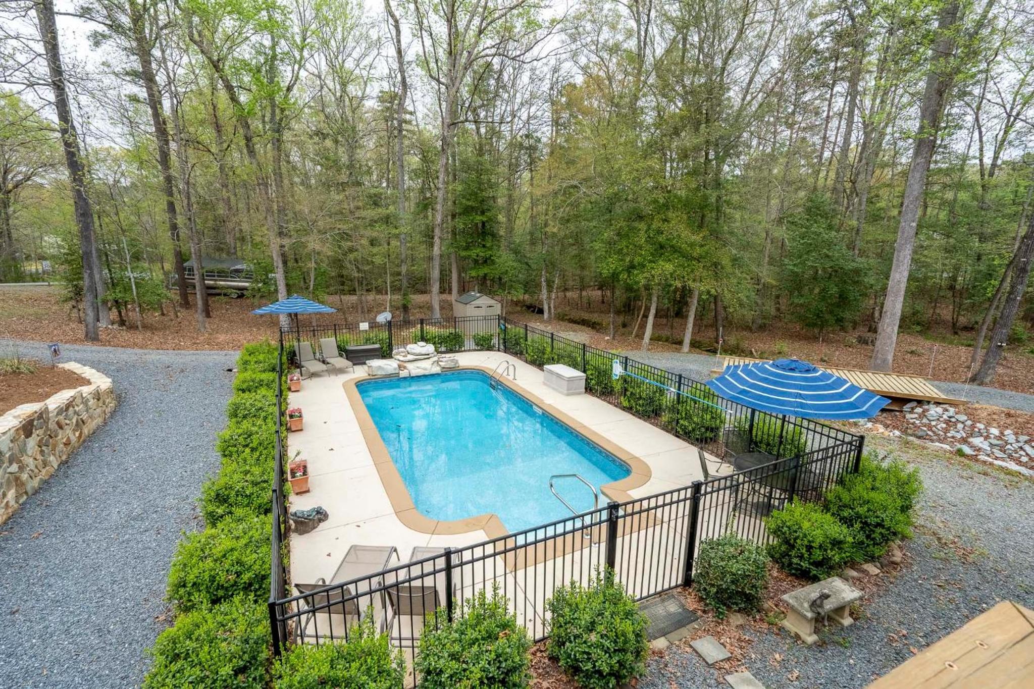 1 Mi to Lake Tillery Outdoor Retreat with Hot Tub!