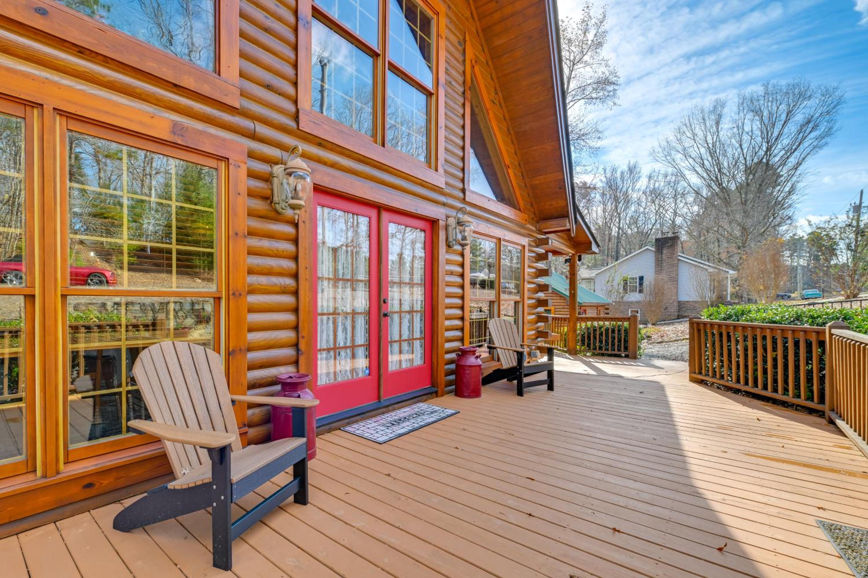 1 Mi to Lake Tillery Outdoor Retreat with Hot Tub!