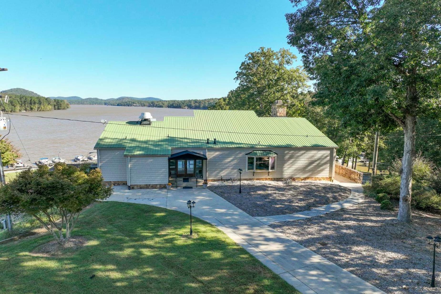 1 Mi to Lake Tillery Outdoor Retreat with Hot Tub!