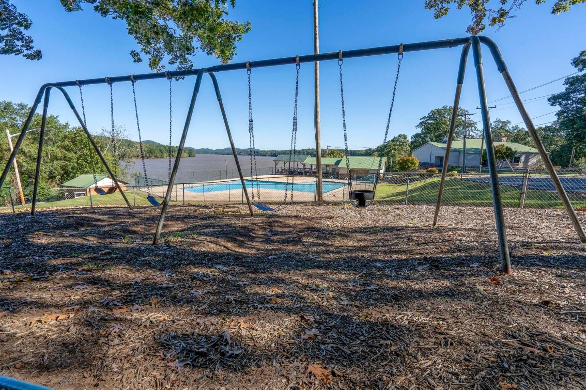 1 Mi to Lake Tillery Outdoor Retreat with Hot Tub!