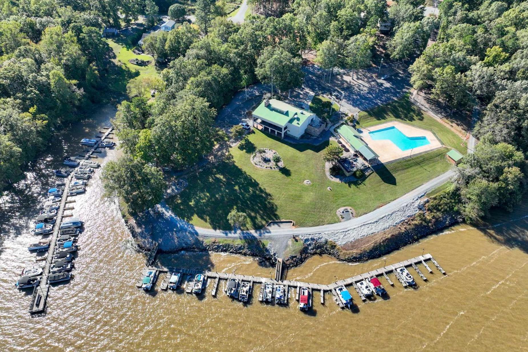 1 Mi to Lake Tillery Outdoor Retreat with Hot Tub!
