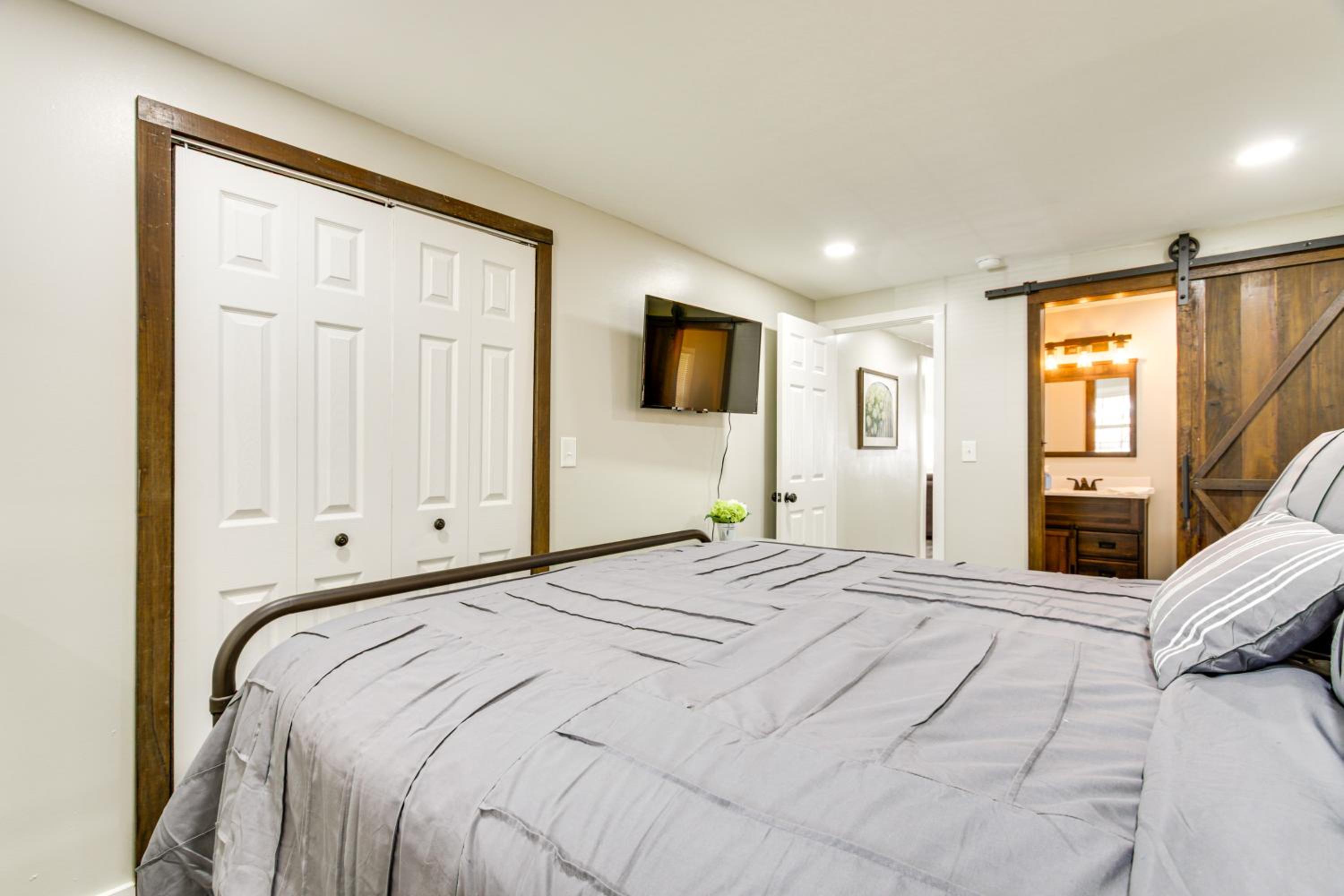 Secluded Getaway on 40 Acres in Lawrenceburg!