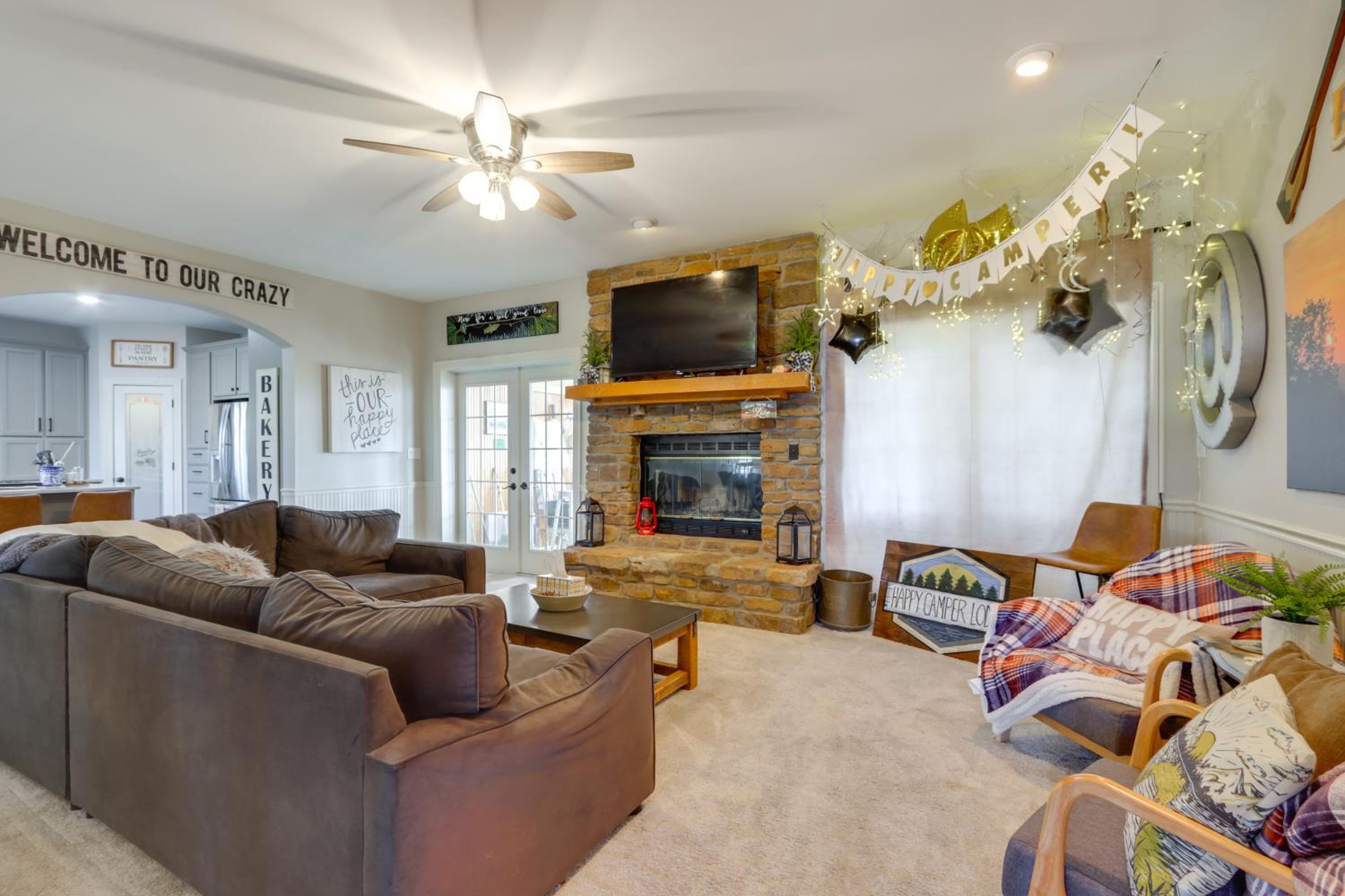 Surrounding Lake Views! Eureka Springs Home