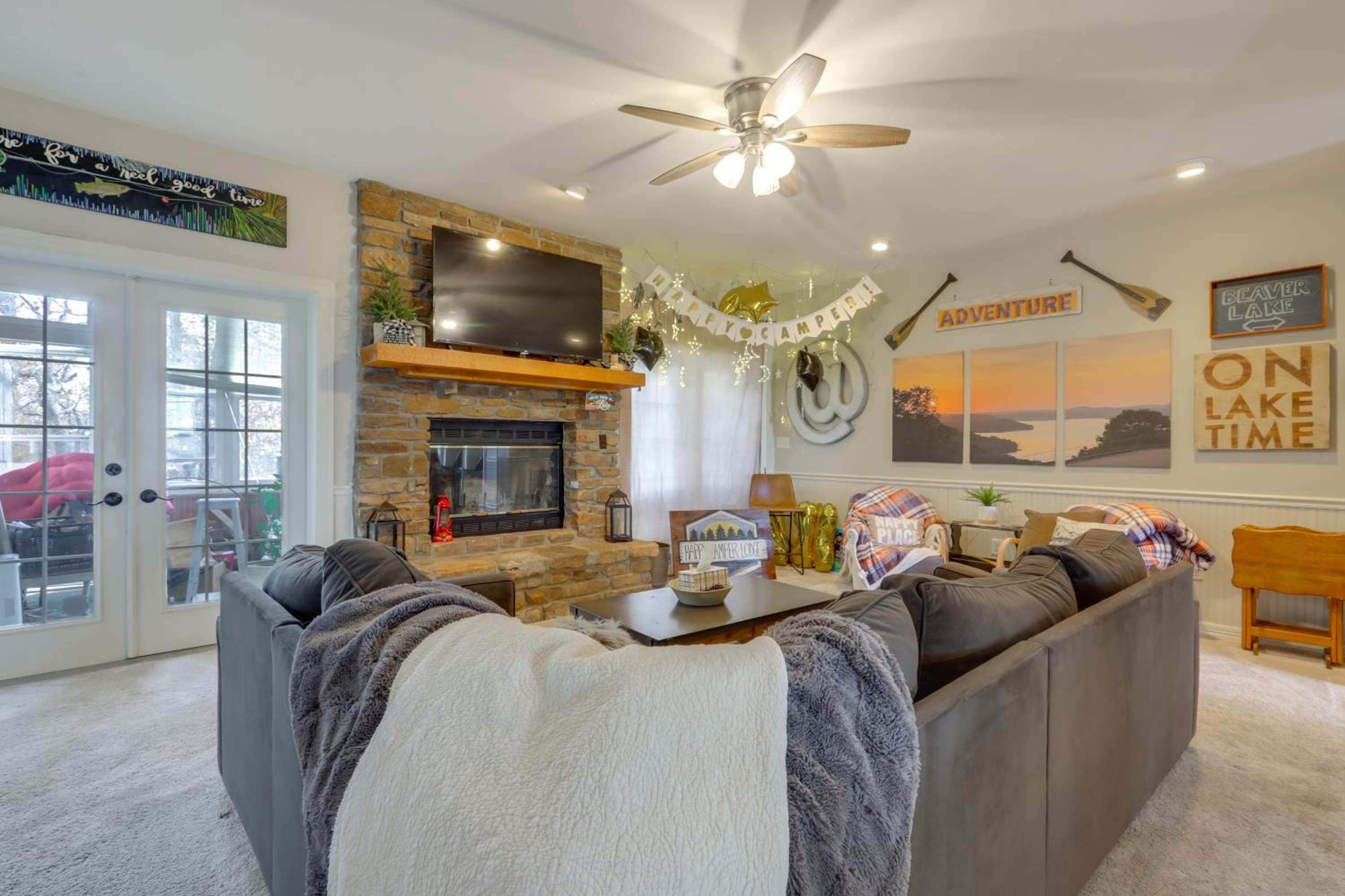 Surrounding Lake Views! Eureka Springs Home