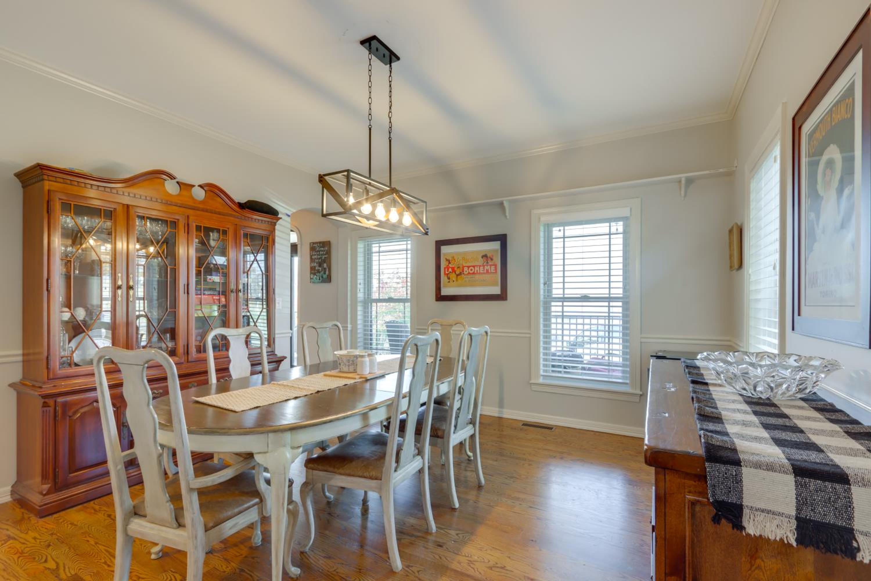 Surrounding Lake Views! Eureka Springs Home