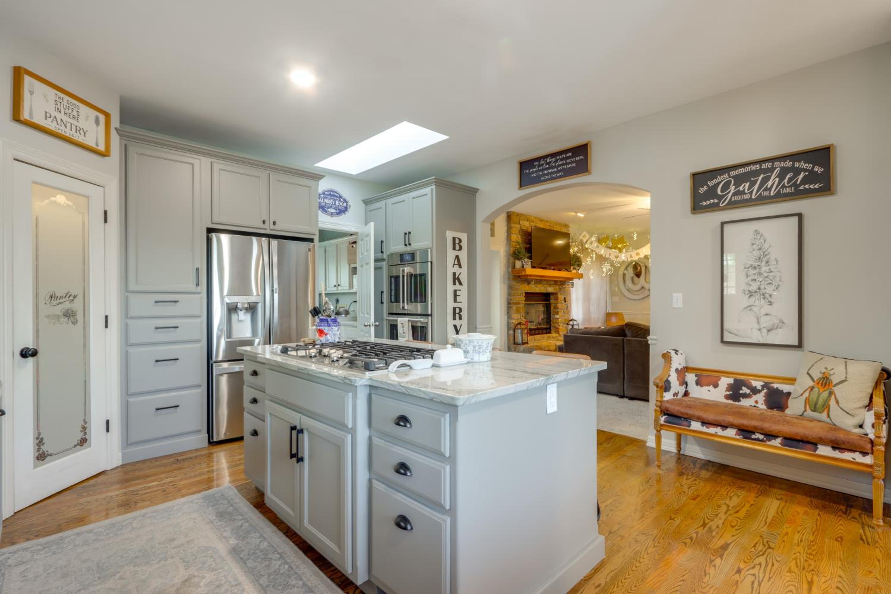 Surrounding Lake Views! Eureka Springs Home