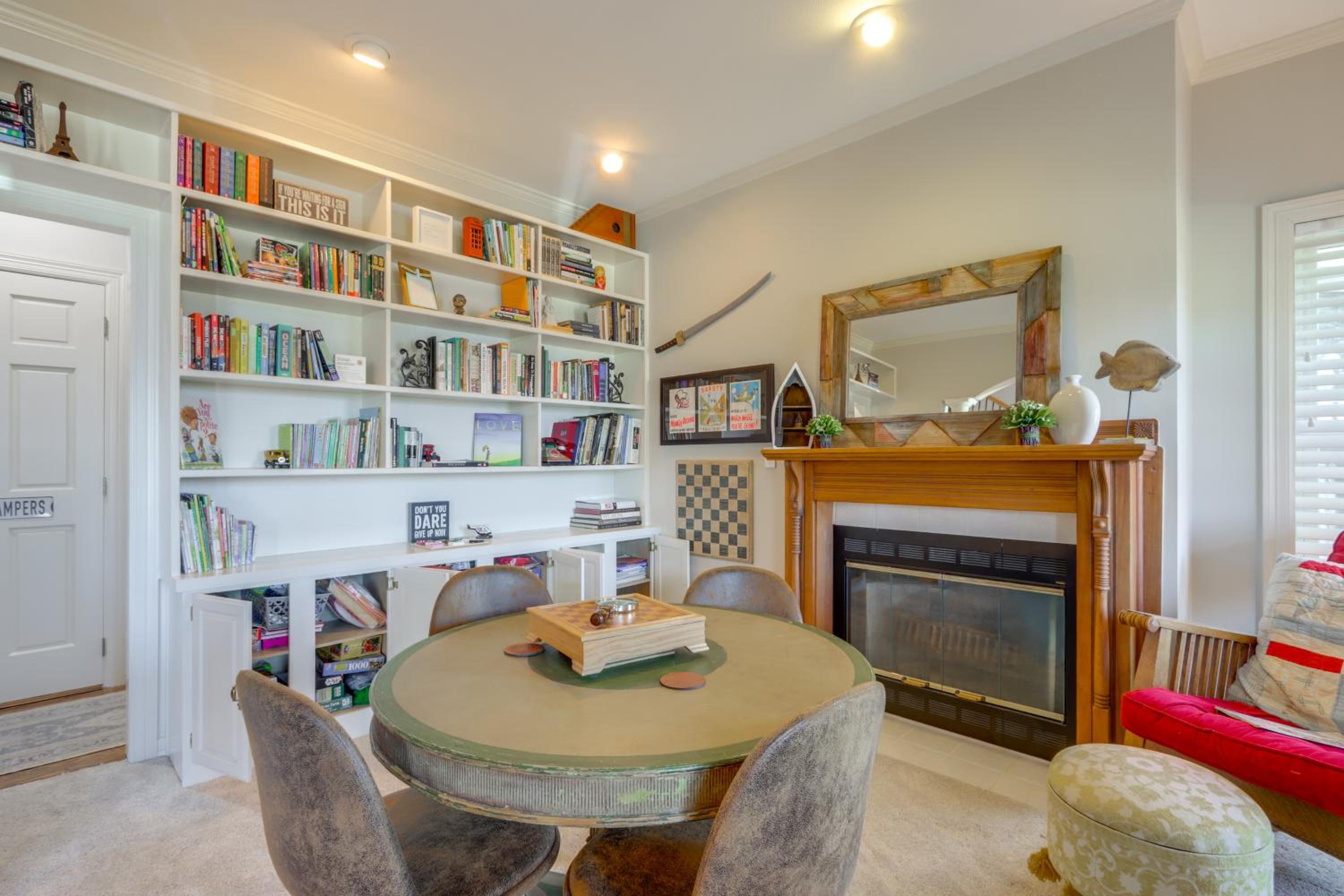 Surrounding Lake Views! Eureka Springs Home