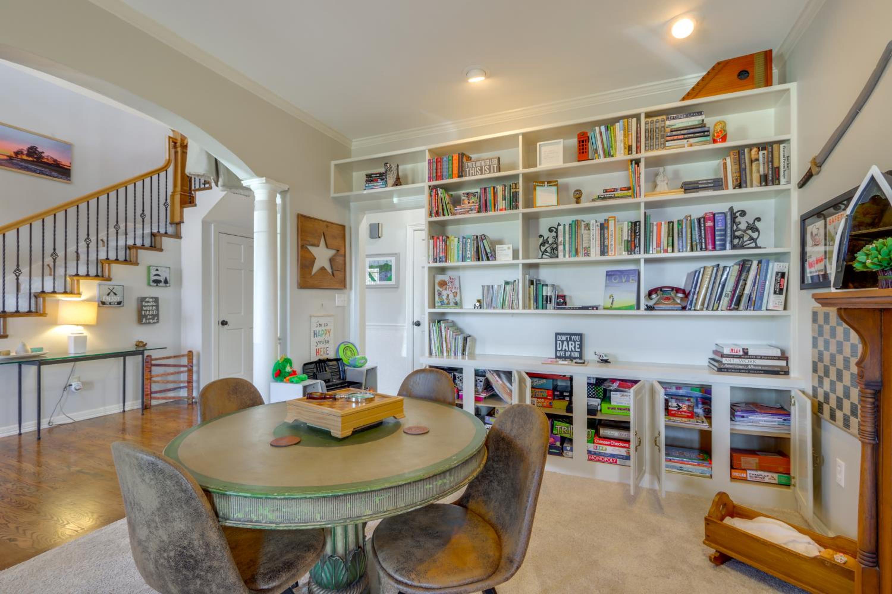 Surrounding Lake Views! Eureka Springs Home