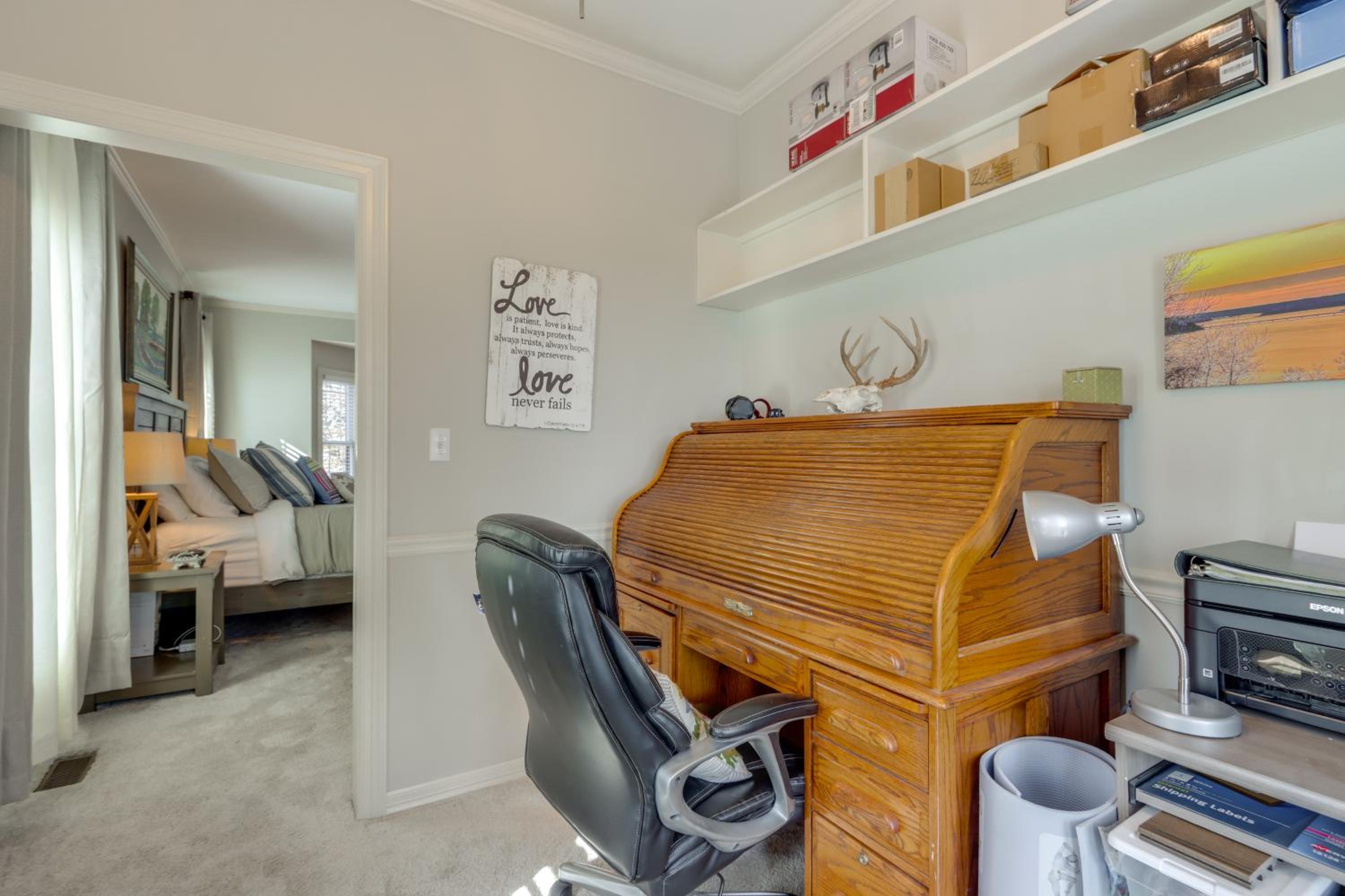 Surrounding Lake Views! Eureka Springs Home