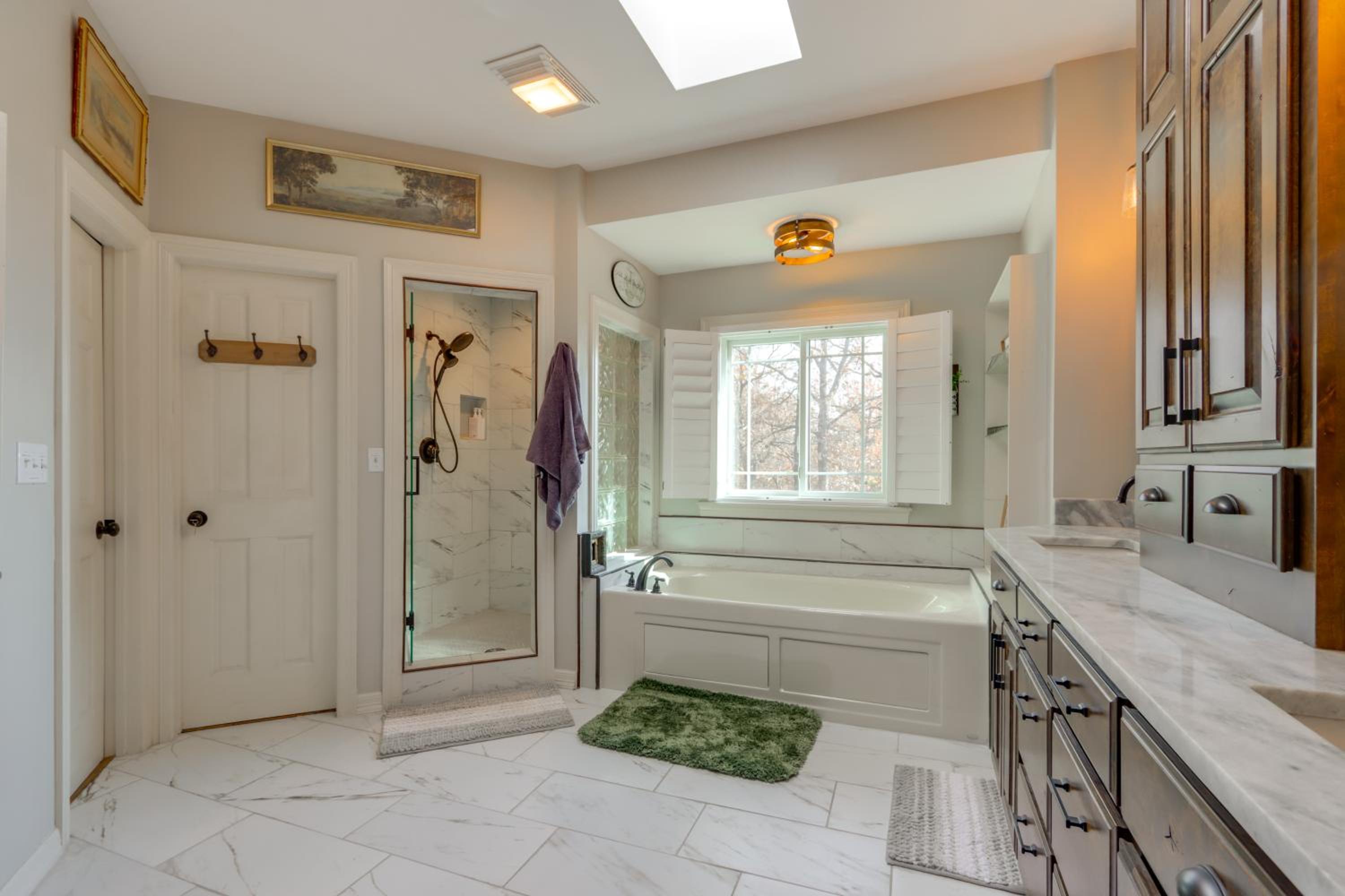 Surrounding Lake Views! Eureka Springs Home