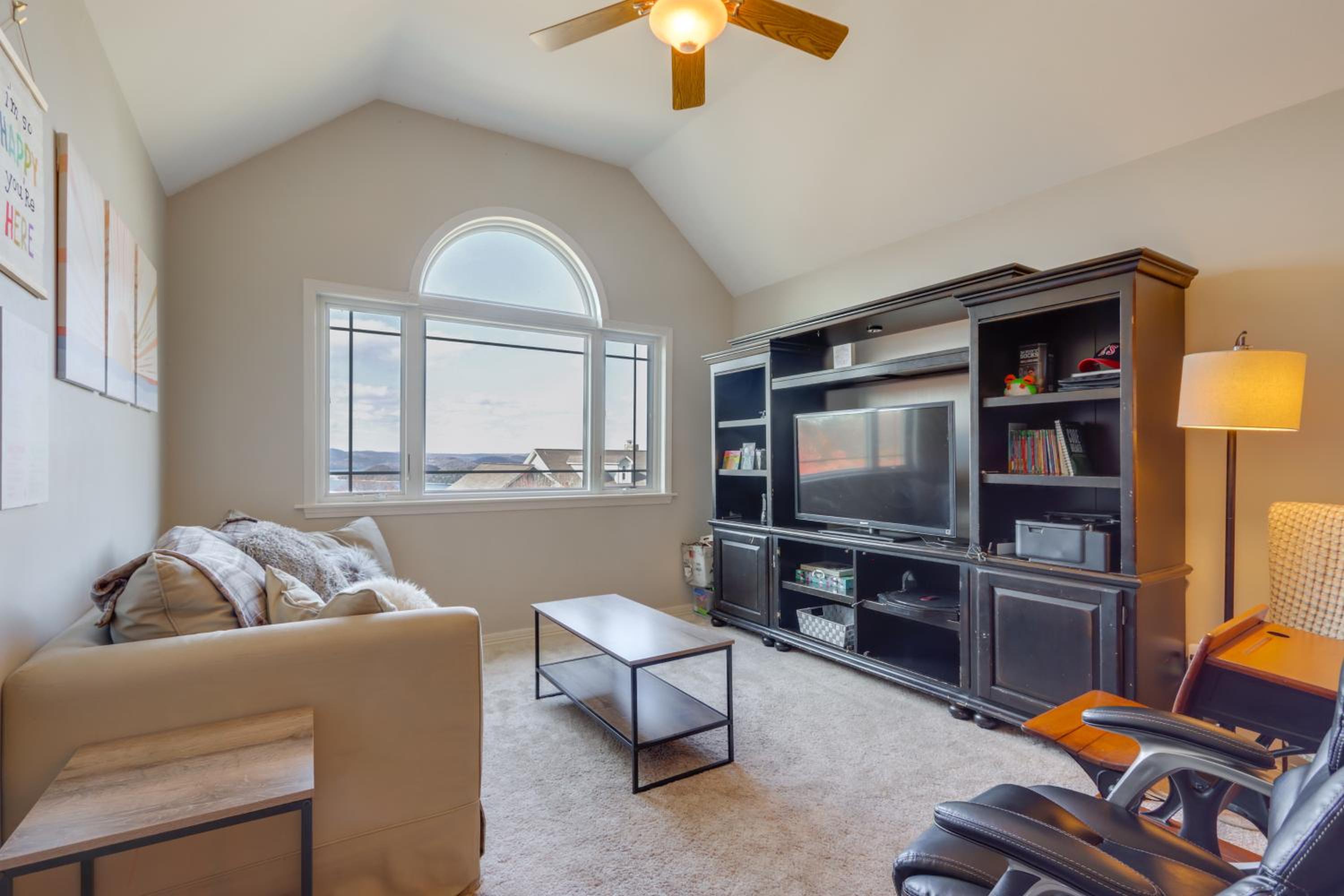 Surrounding Lake Views! Eureka Springs Home