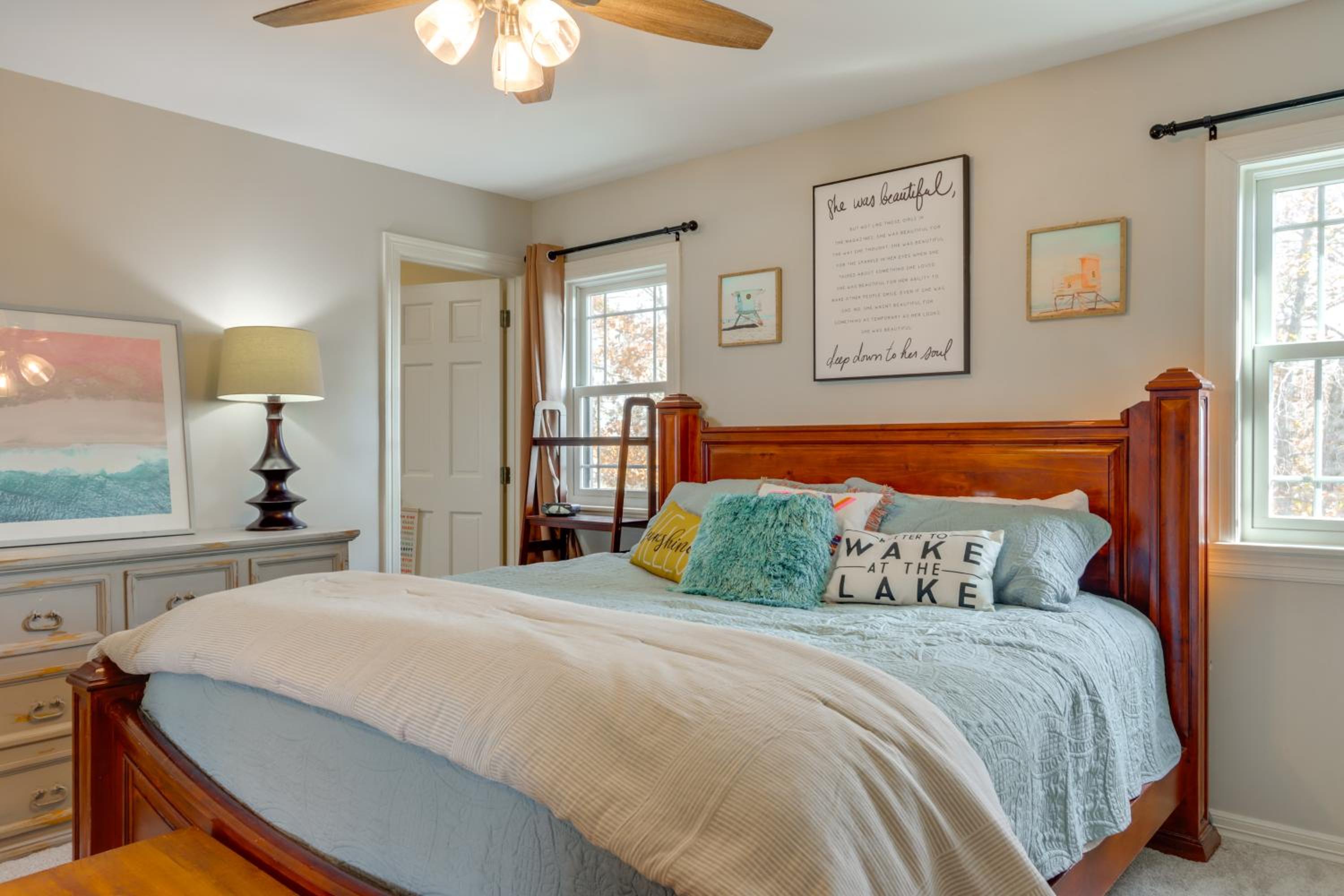 Surrounding Lake Views! Eureka Springs Home