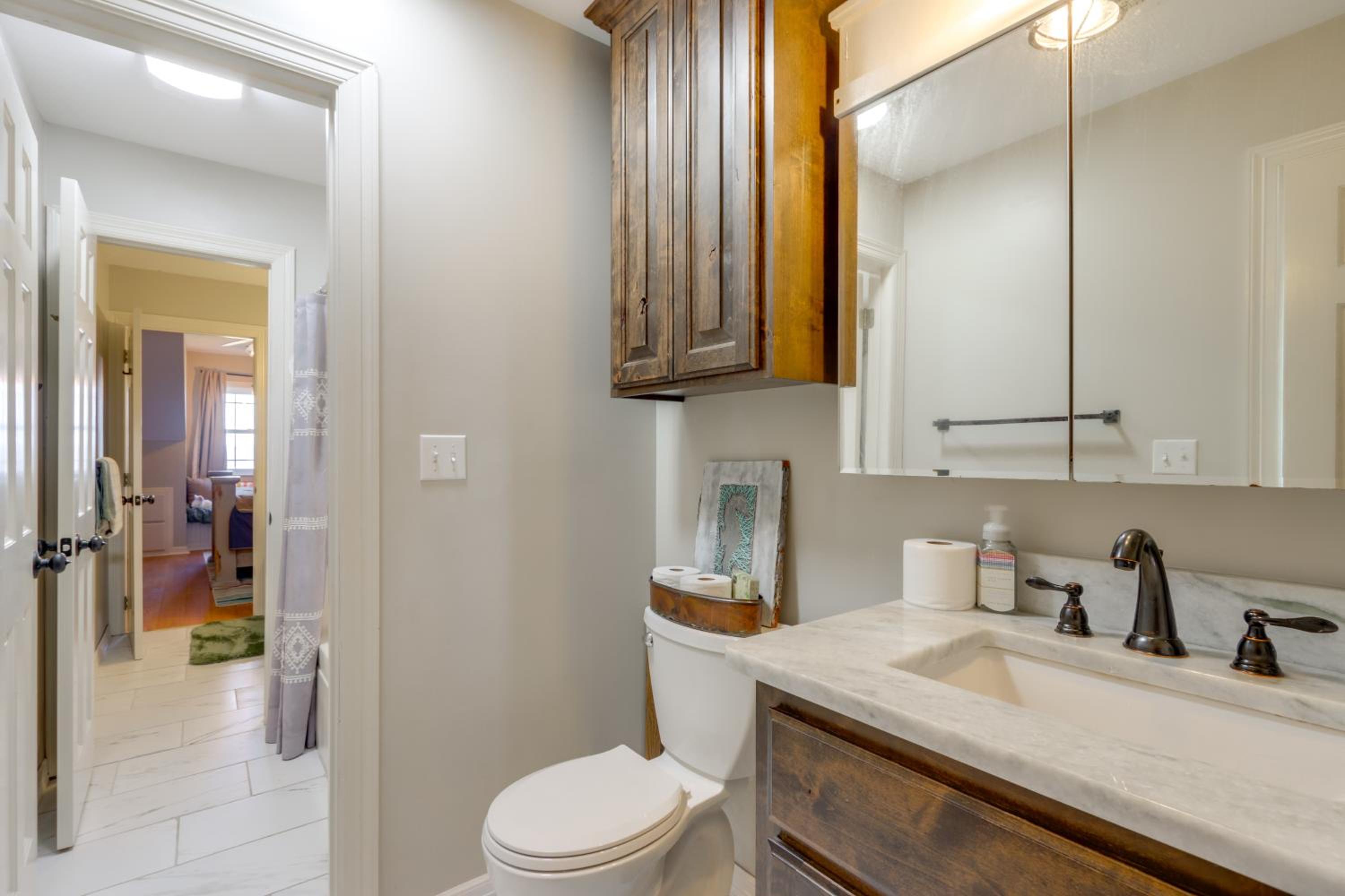 Surrounding Lake Views! Eureka Springs Home