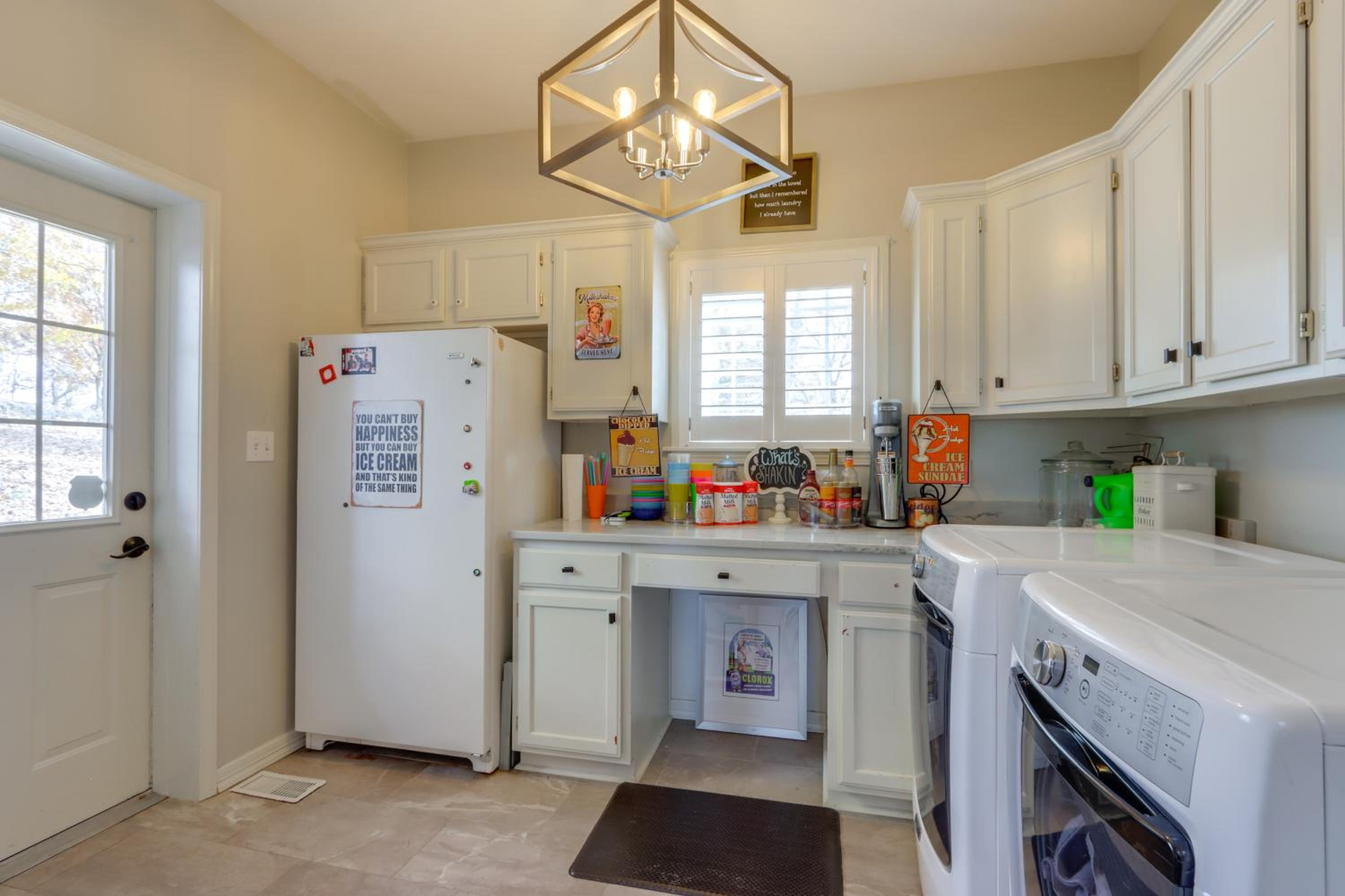 Surrounding Lake Views! Eureka Springs Home
