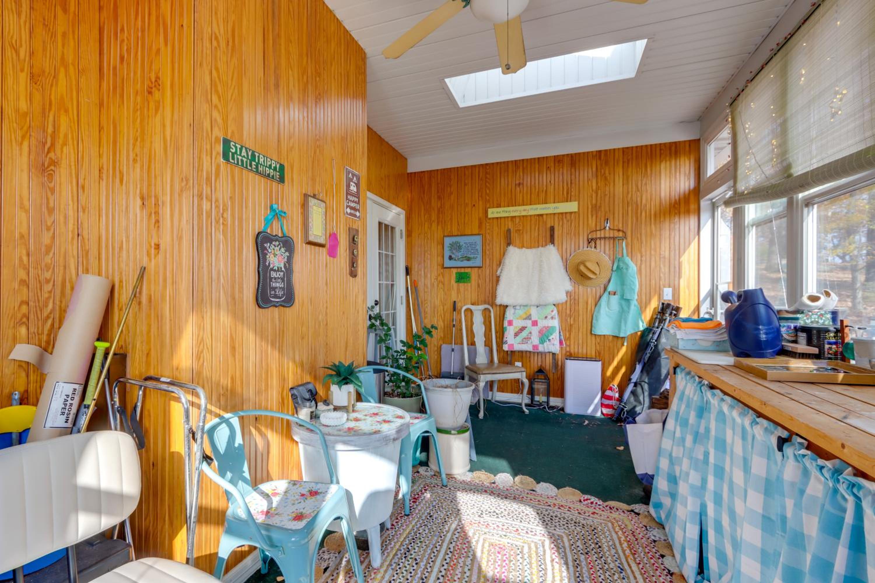 Surrounding Lake Views! Eureka Springs Home