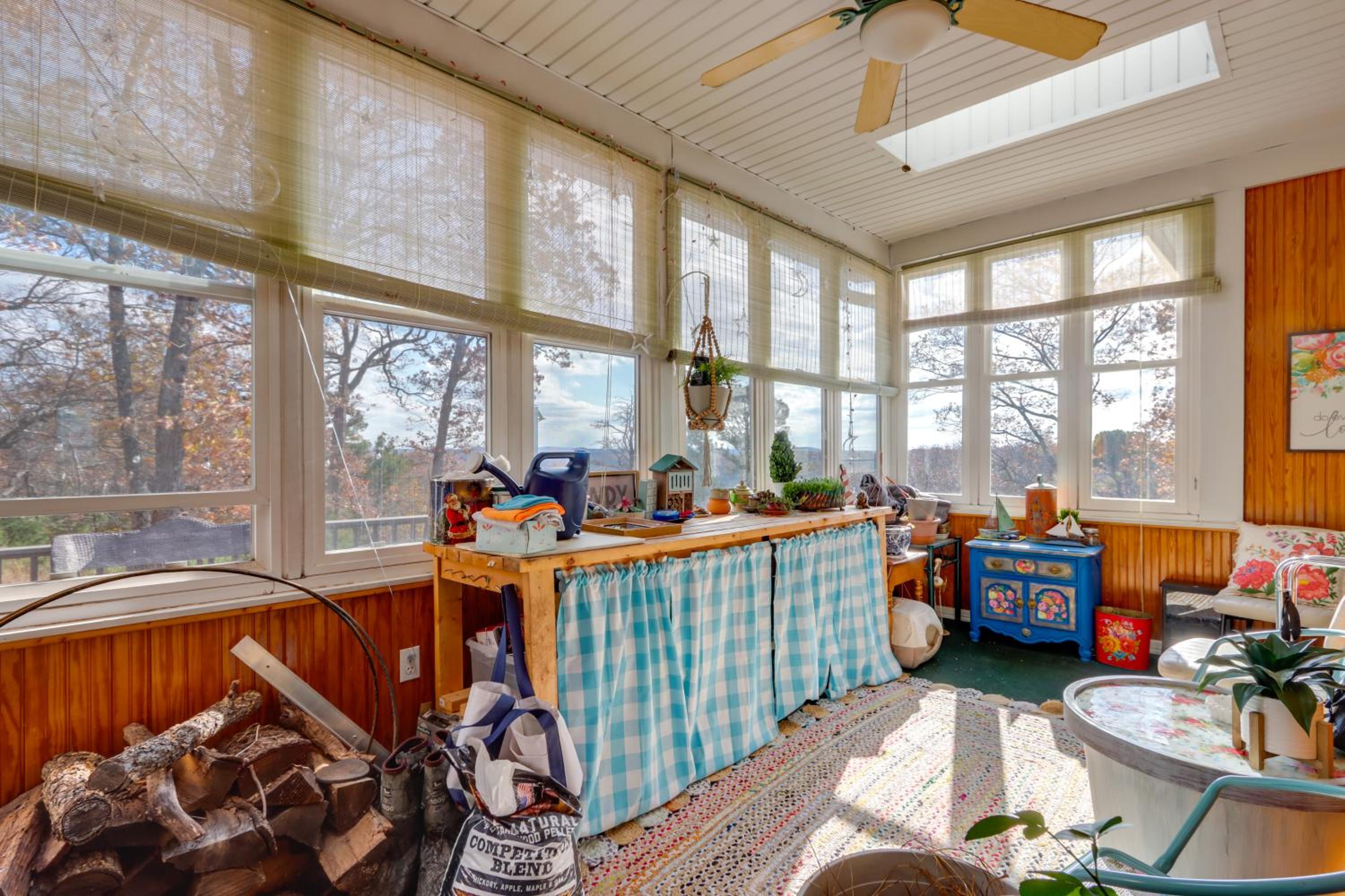 Surrounding Lake Views! Eureka Springs Home
