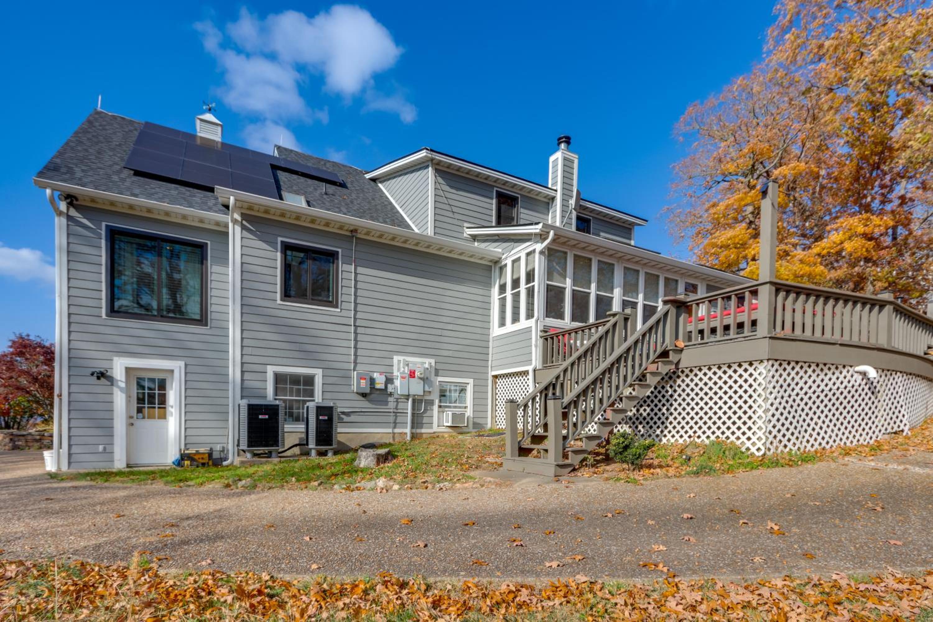 Surrounding Lake Views! Eureka Springs Home