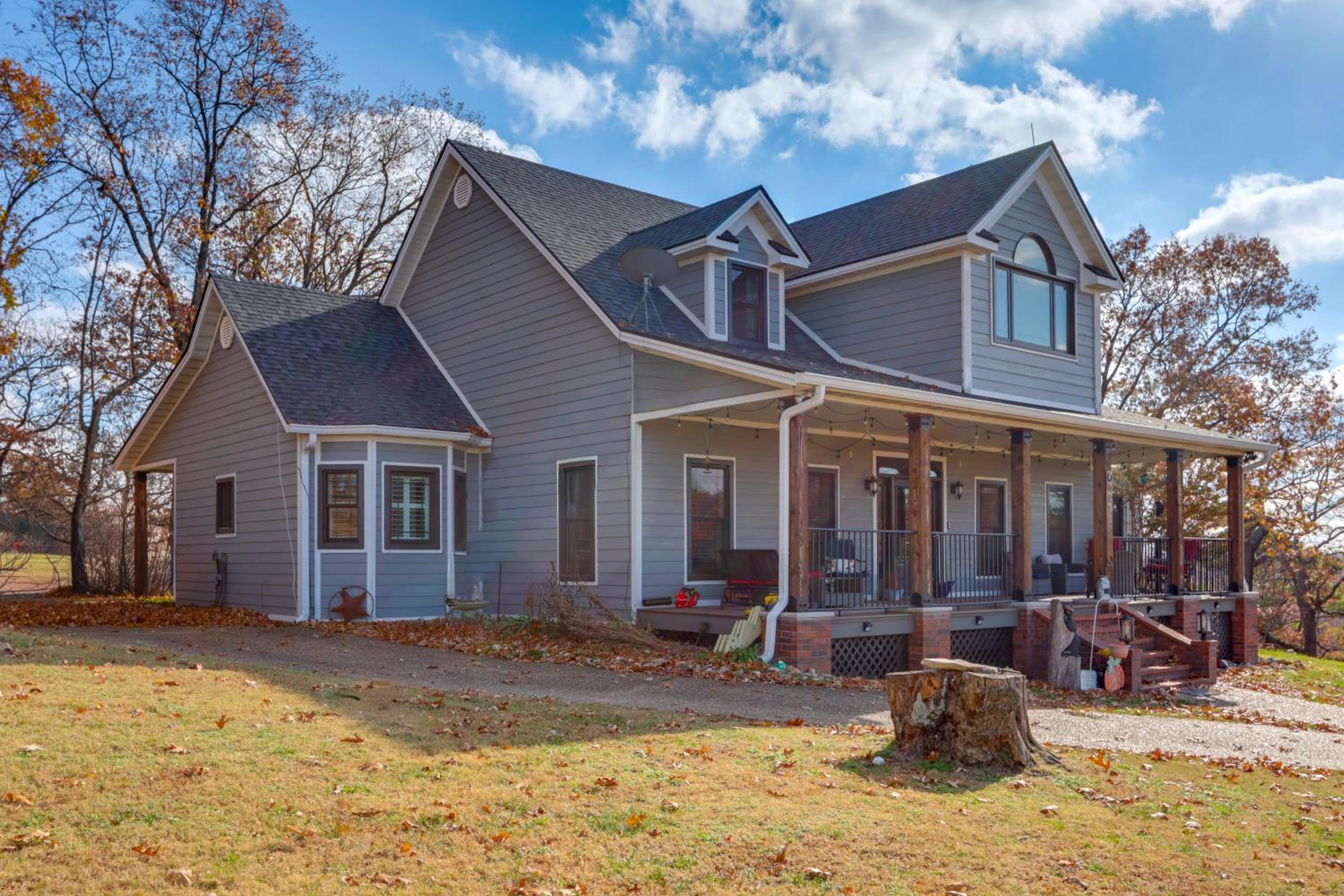 Surrounding Lake Views! Eureka Springs Home