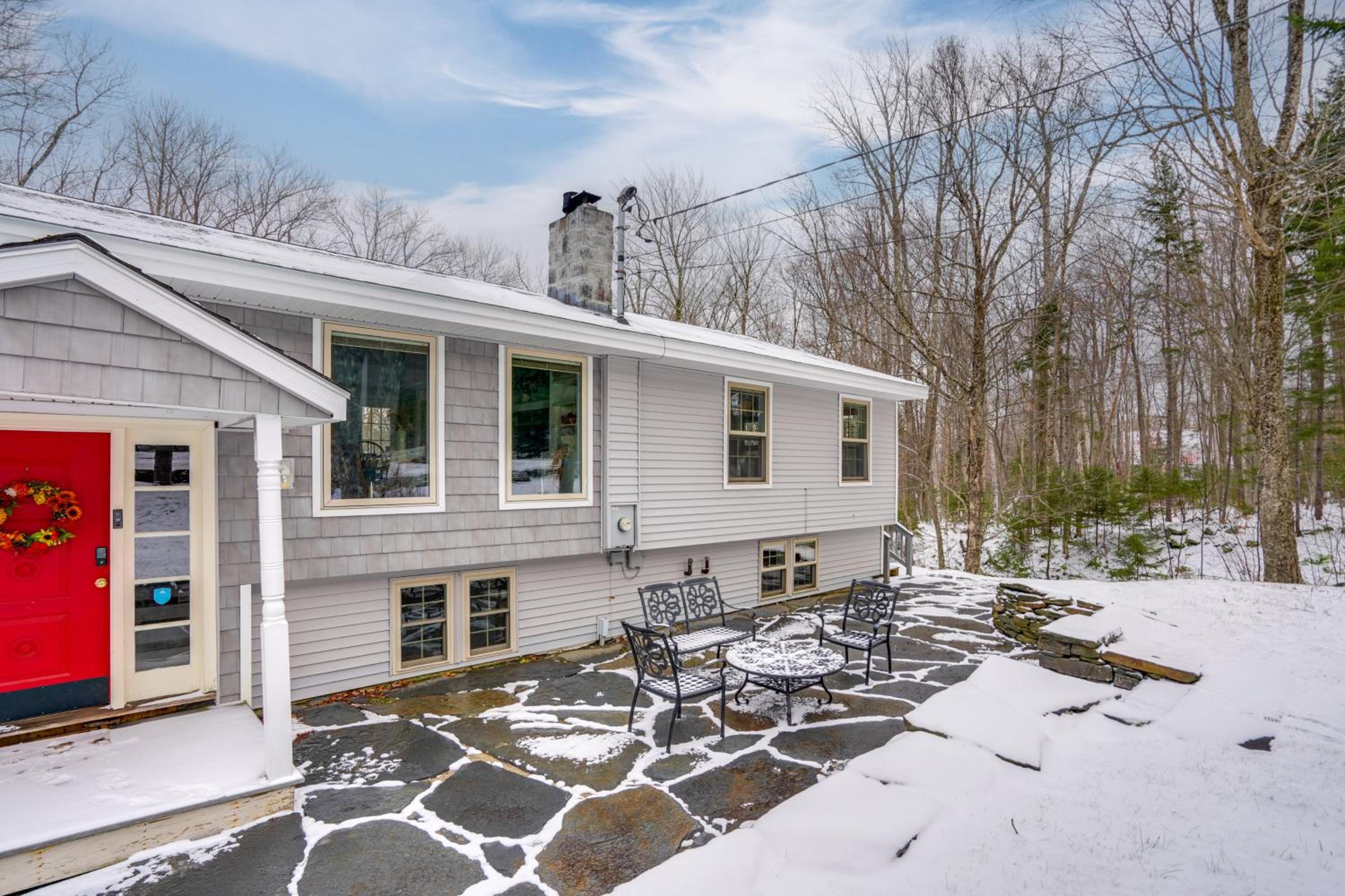 5 Mi to Mt Snow Secluded Family Home with Game Area