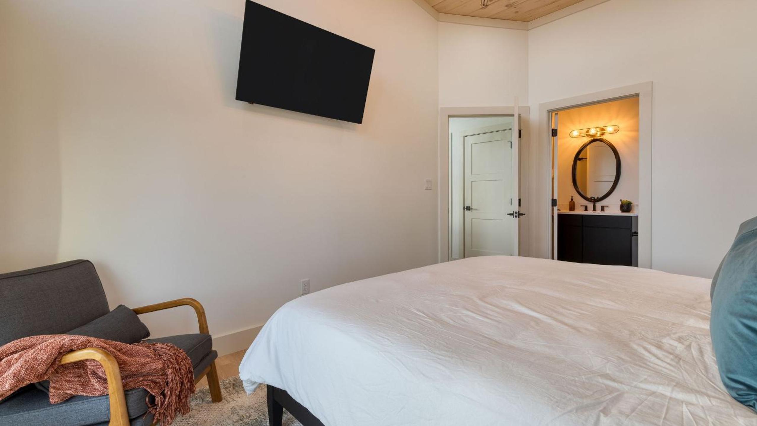 Modern Smoky Mountain Stay With Two Decks Plunge Pool Game Room Overlook Lodge by AvantStay