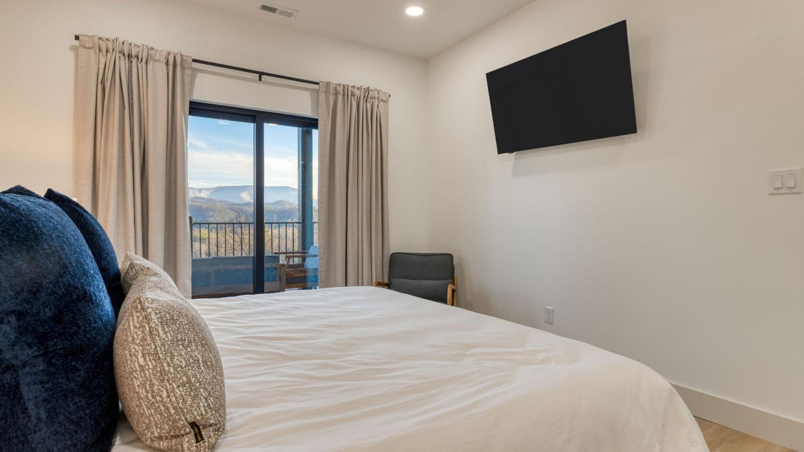 Modern Smoky Mountain Stay With Two Decks Plunge Pool Game Room Overlook Lodge by AvantStay