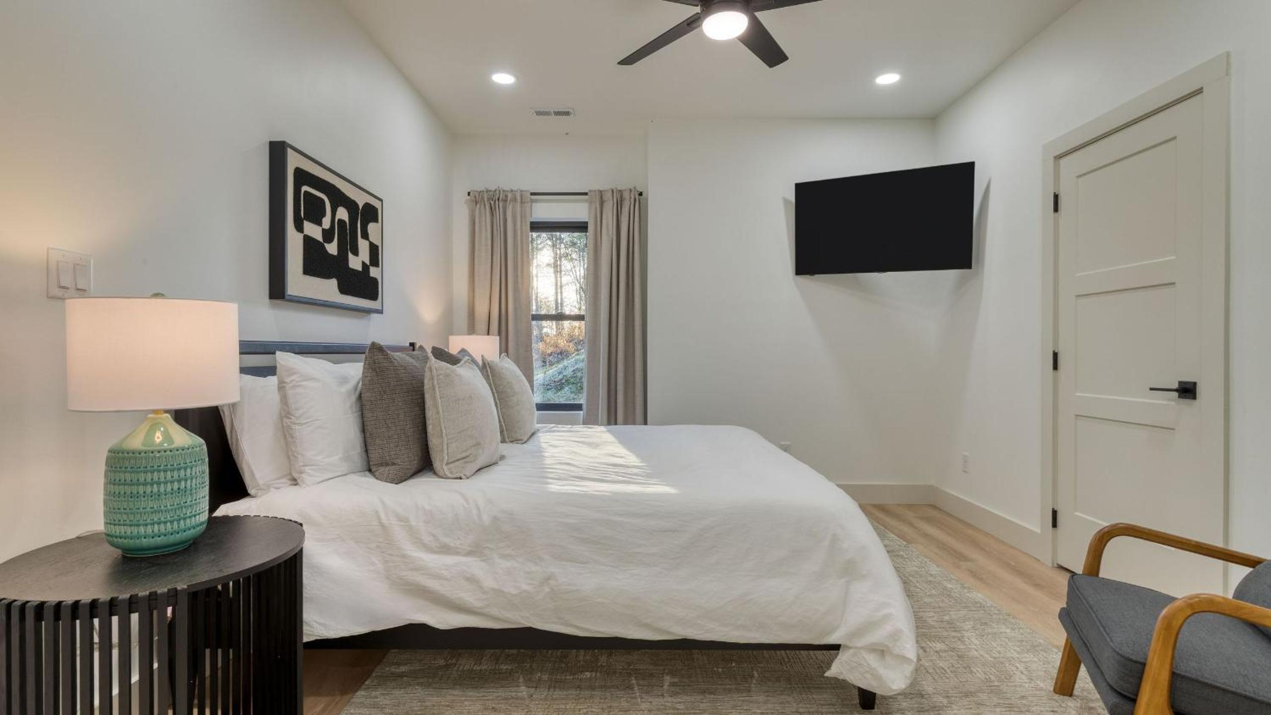 Modern Smoky Mountain Stay With Two Decks Plunge Pool Game Room Overlook Lodge by AvantStay