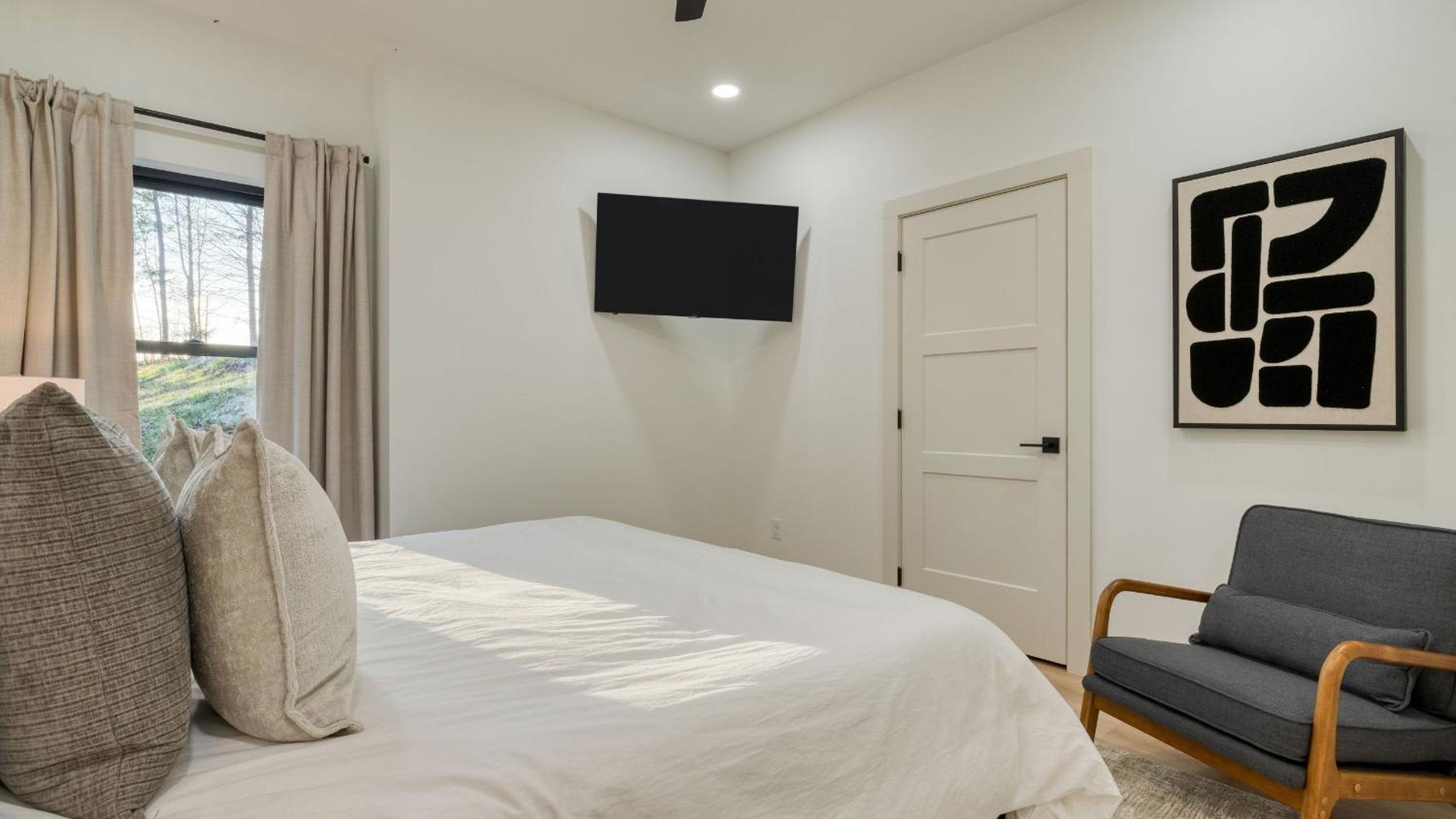 Modern Smoky Mountain Stay With Two Decks Plunge Pool Game Room Overlook Lodge by AvantStay
